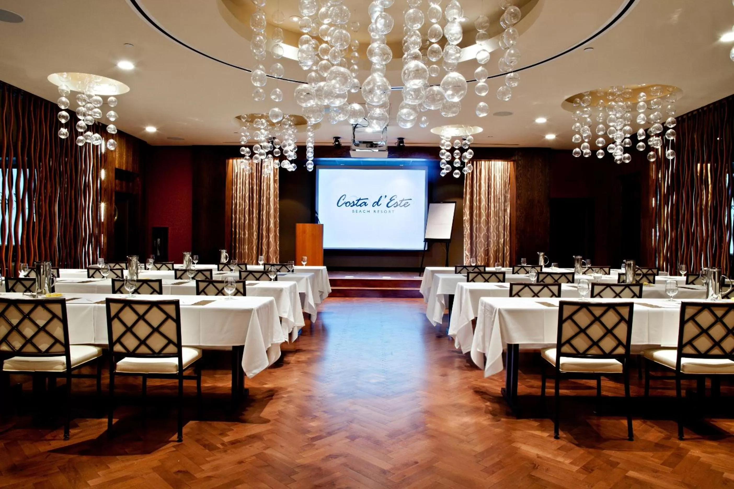 Business facilities in Costa d&#x27;Este Beach Resort &amp; Spa