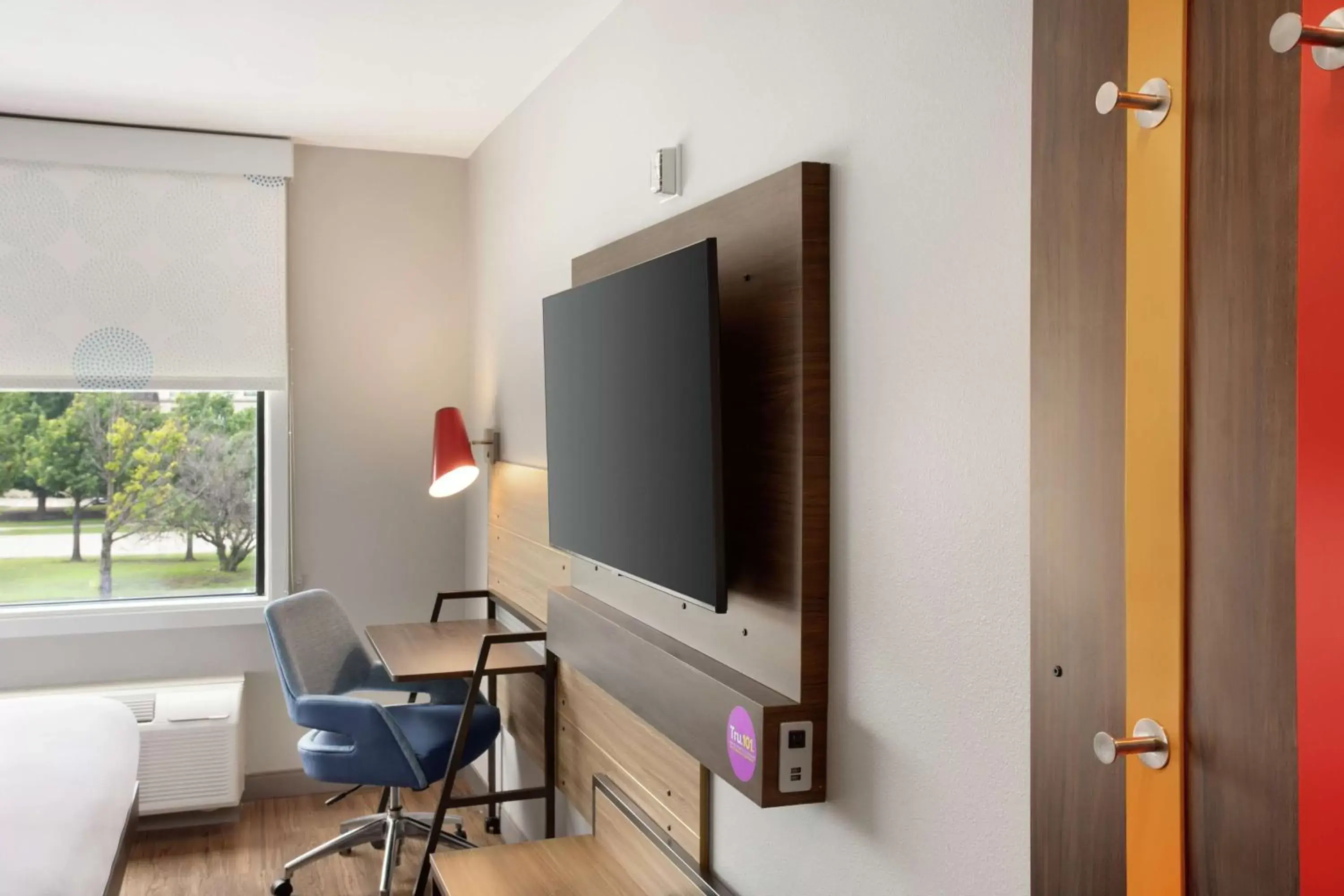 Bedroom, TV/Entertainment Center in Tru By Hilton Frisco Dallas, Tx