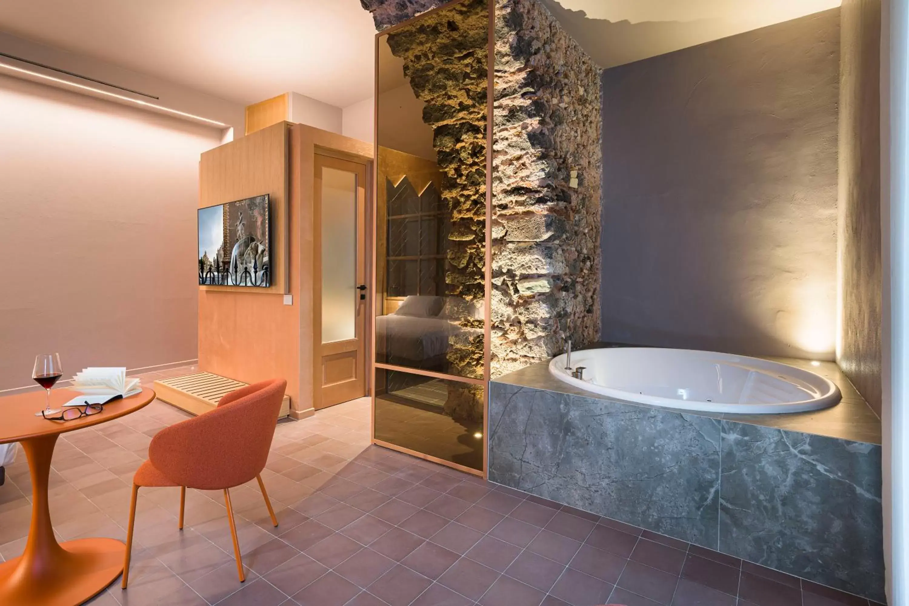 Hot Tub, Bathroom in BASTIÒ PRIVATE SUITES