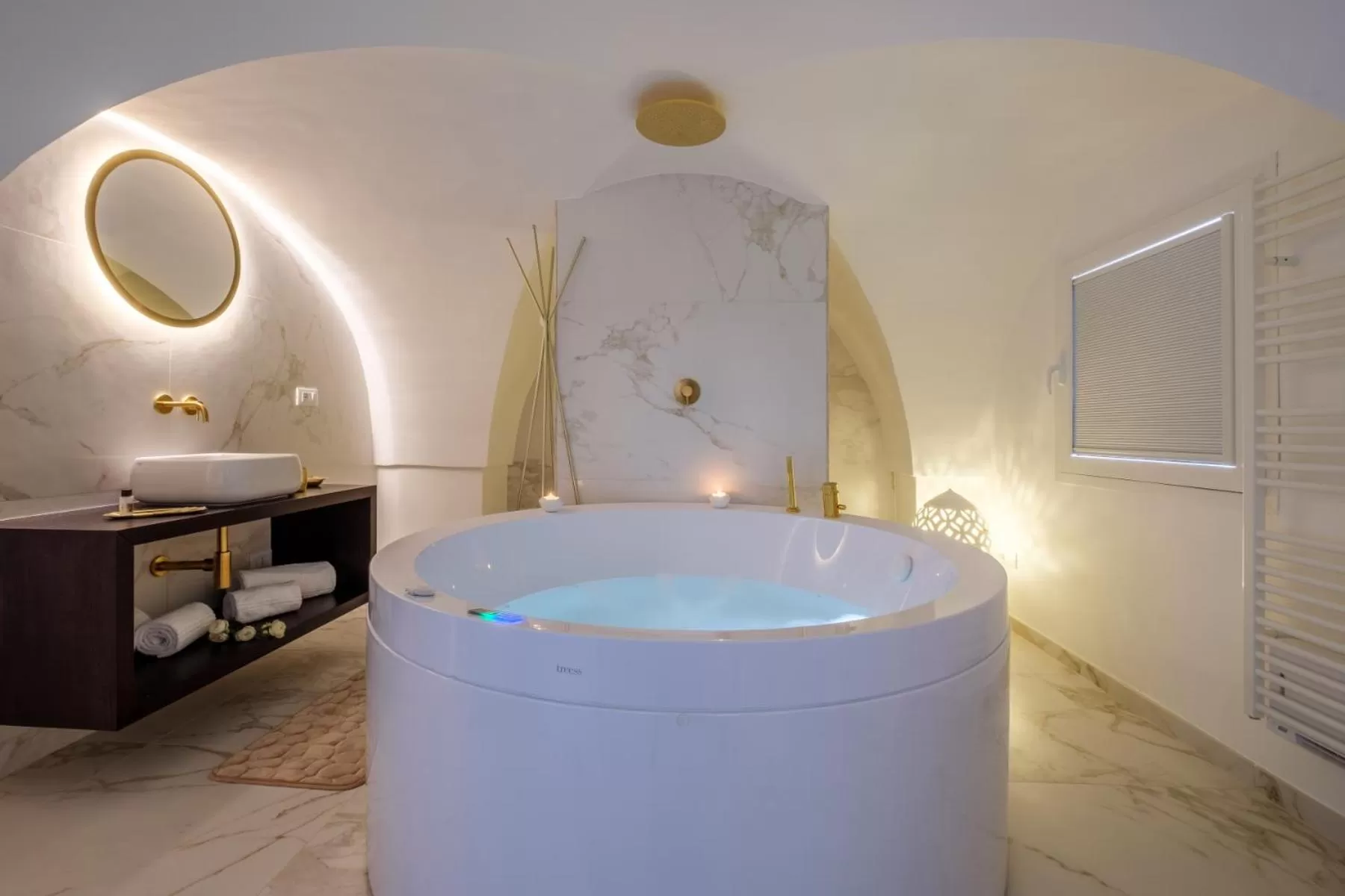 Hot Tub in La Bella Ostuni Suites
