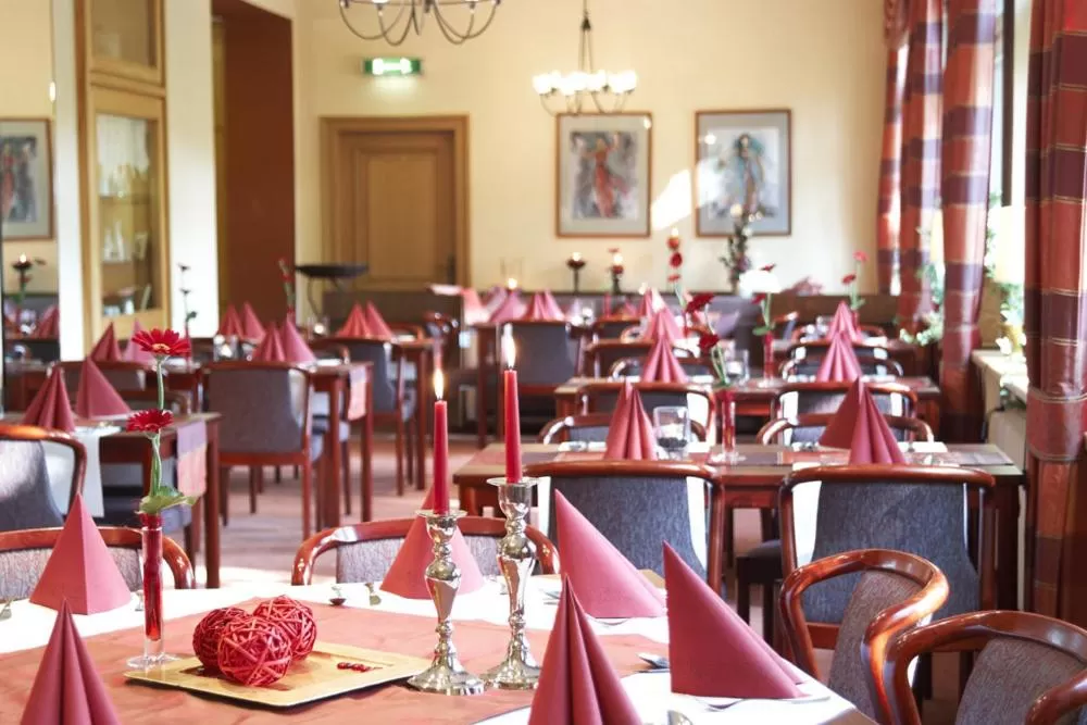 Restaurant/places to eat in Moorland Hotel am Senkelteich
