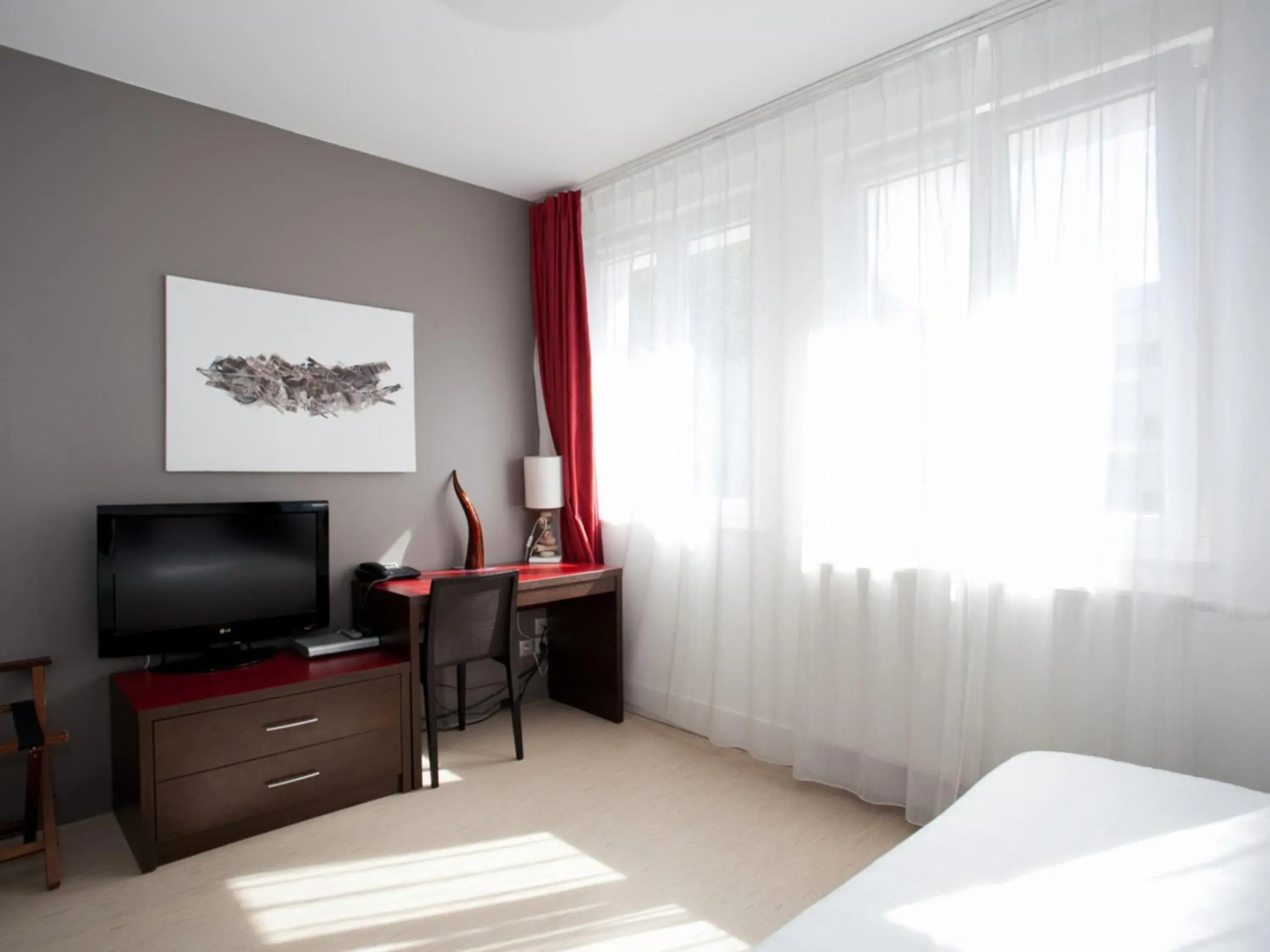 Photo of the whole room, TV/Entertainment Center in Residhotel Lille Vauban