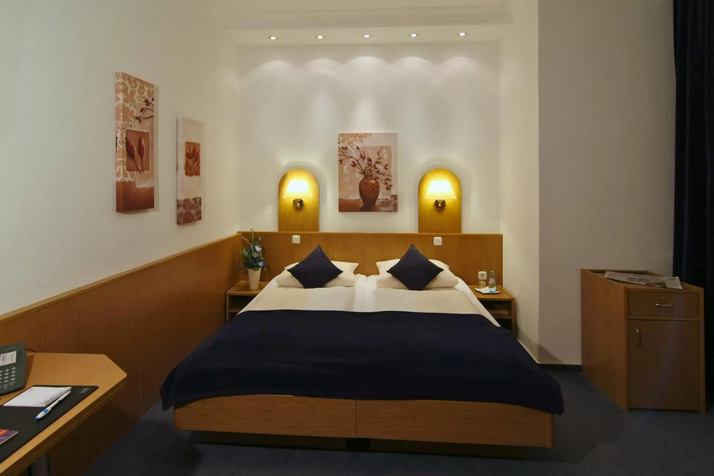 Bed in Hotel West an der Bockenheimer Warte Bed in Hotel West an der Bockenheimer Warte