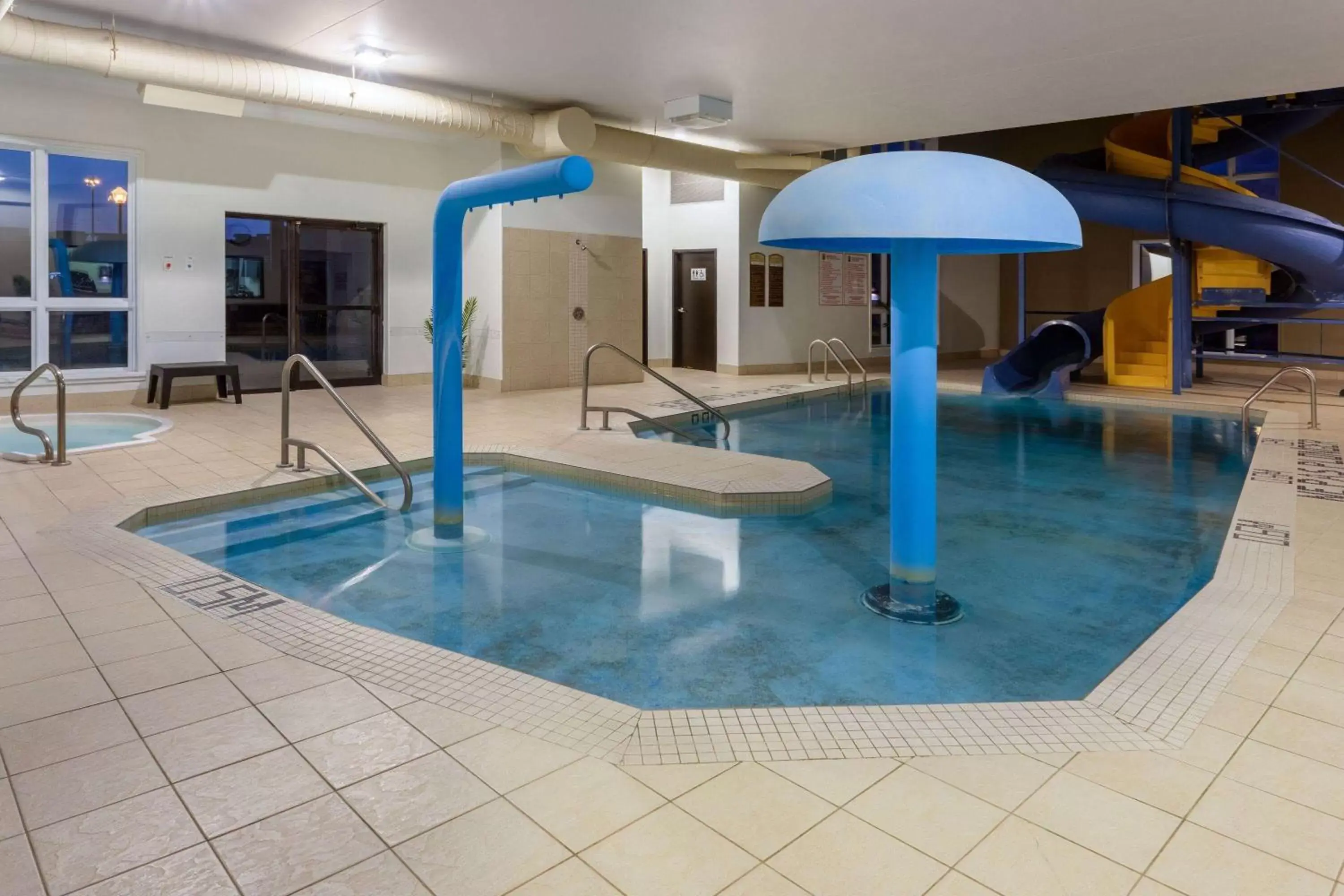 Pool view, Swimming Pool in Super 8 by Wyndham Lachenaie/Terrebonne