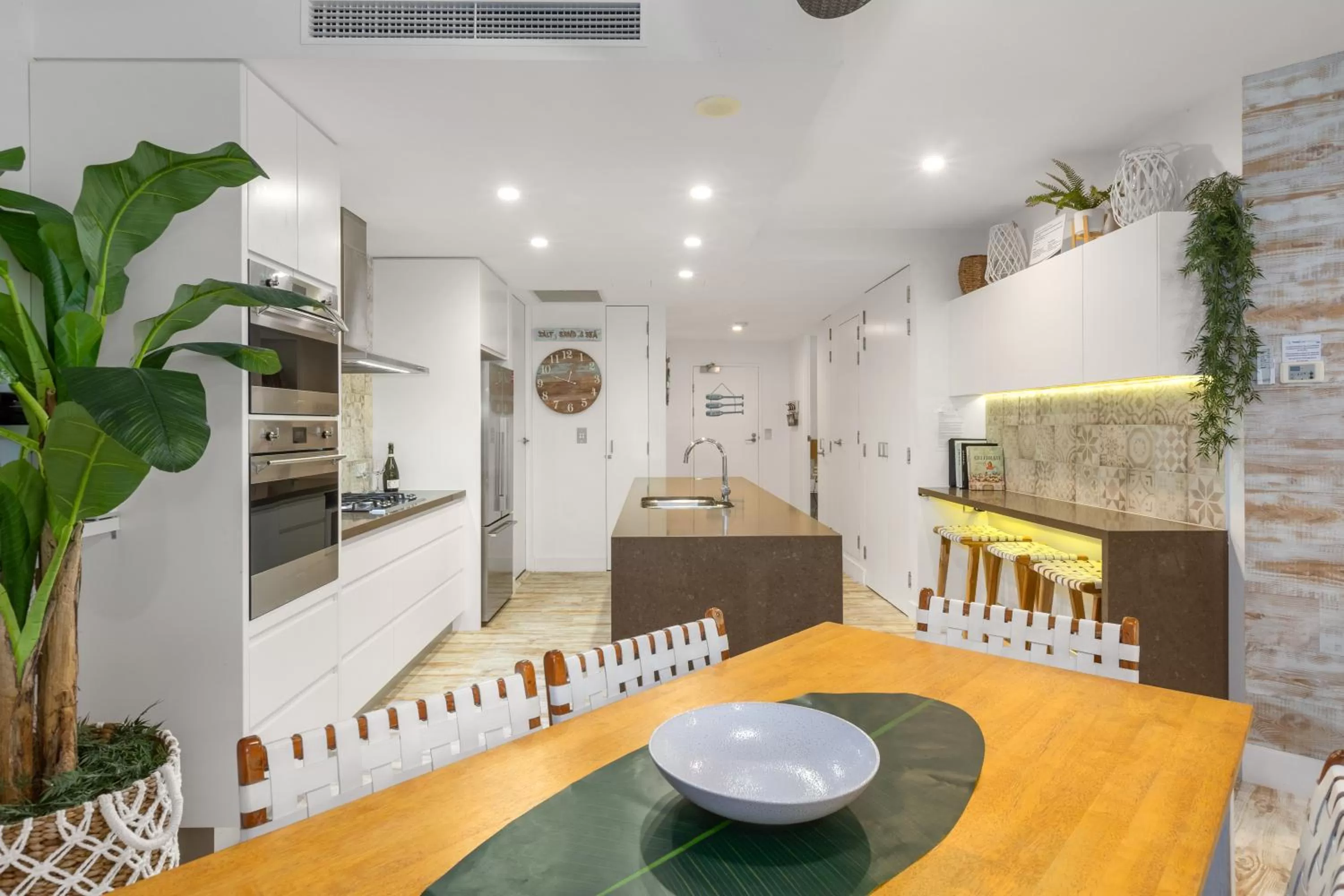 Kitchen or kitchenette in Cotton Beach Resort - Tweed Coast Holidays ®