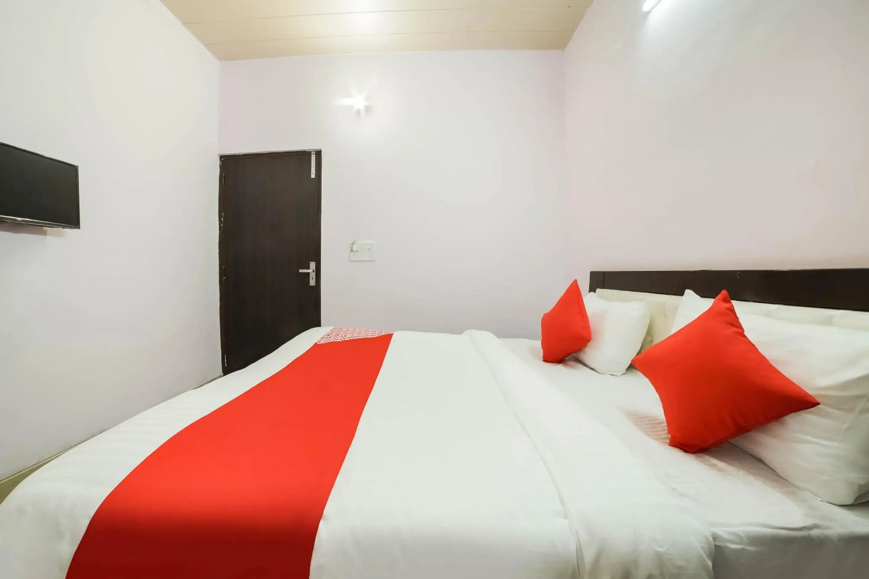 Bedroom, Bed in OYO 70893 Kl Khari Inn