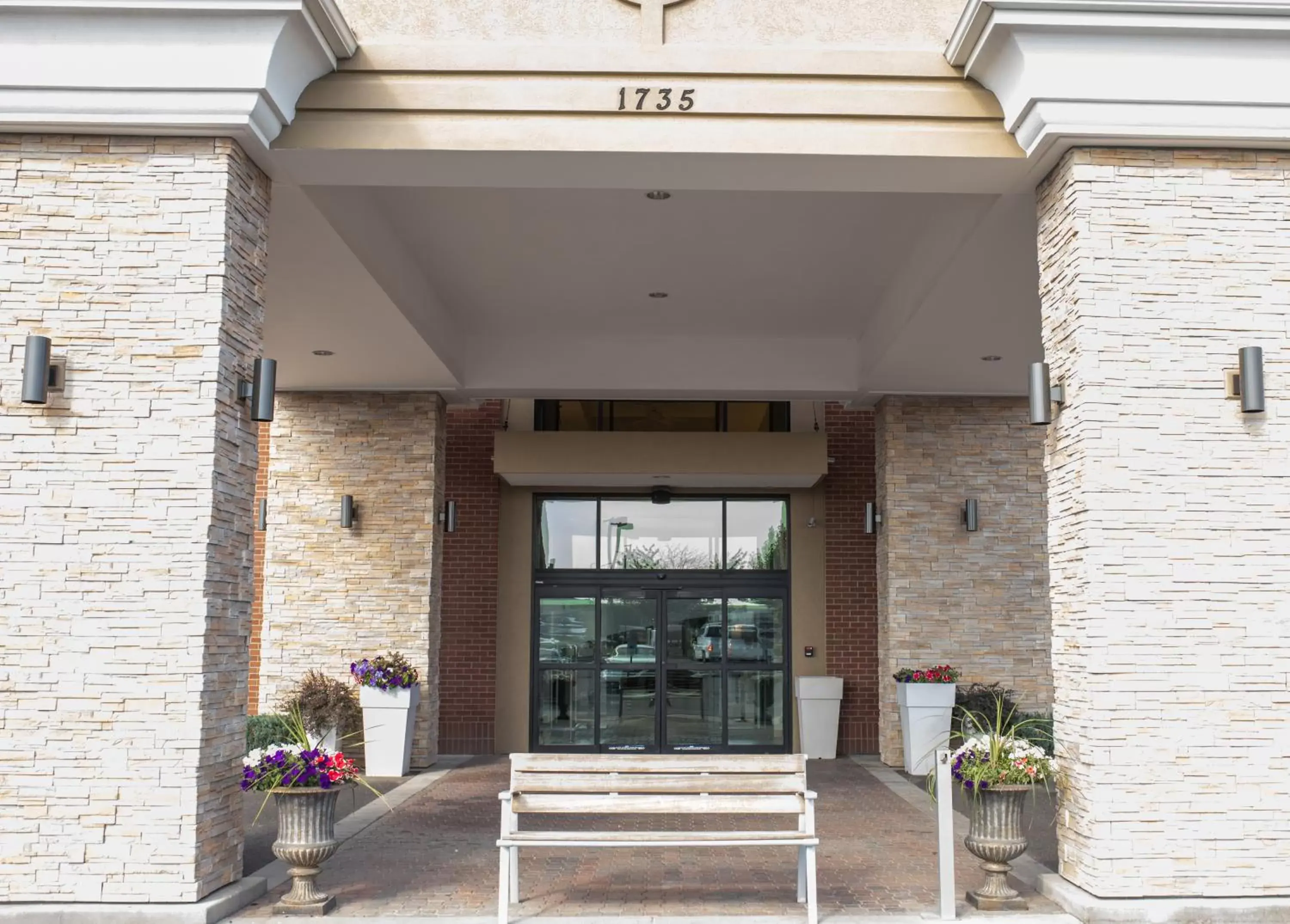 Facade/entrance in Wingate by Wyndham Moses Lake Facade/entrance in Wingate by Wyndham Moses Lake