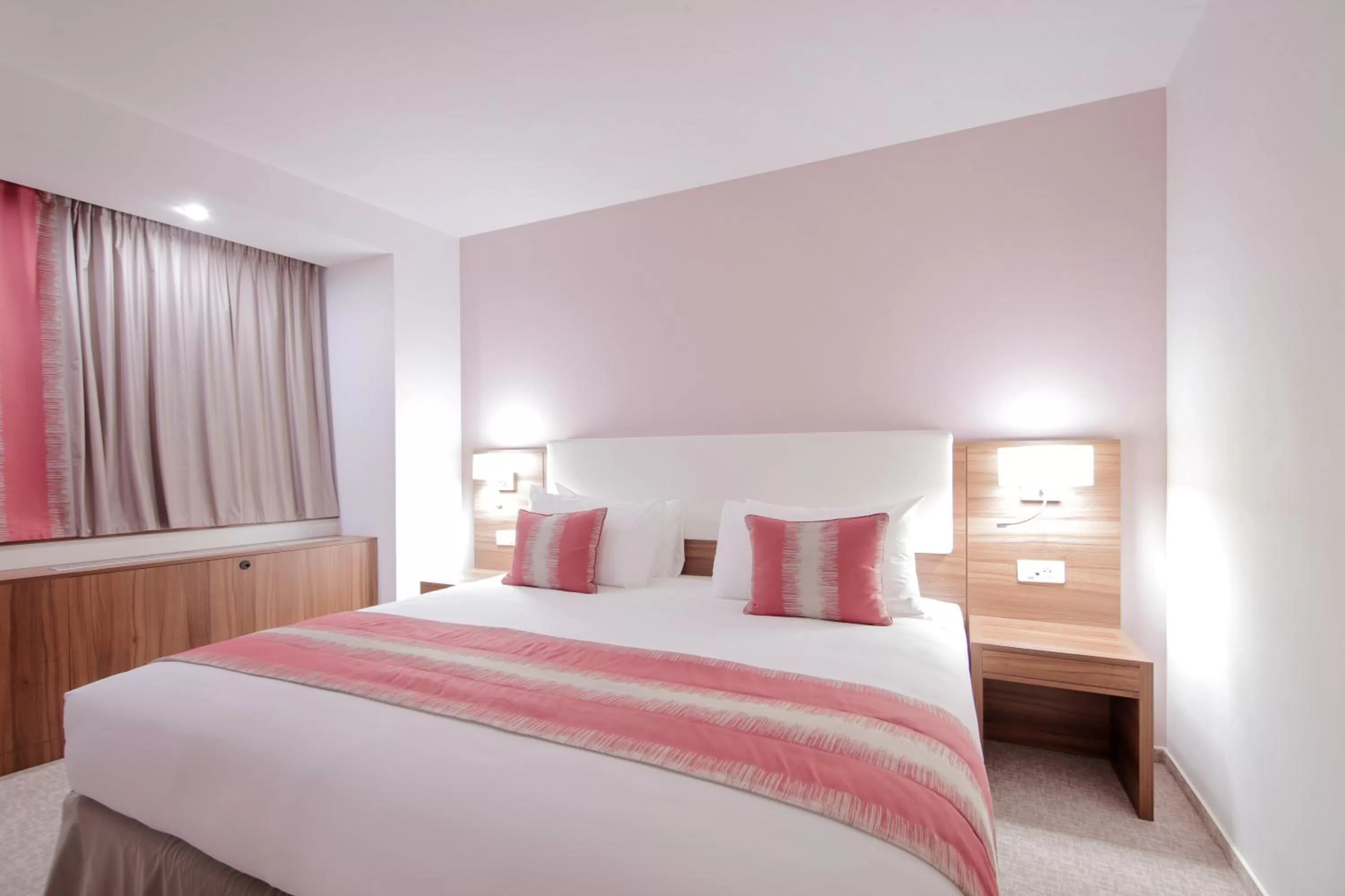 Bed in Ramada Plaza Craiova