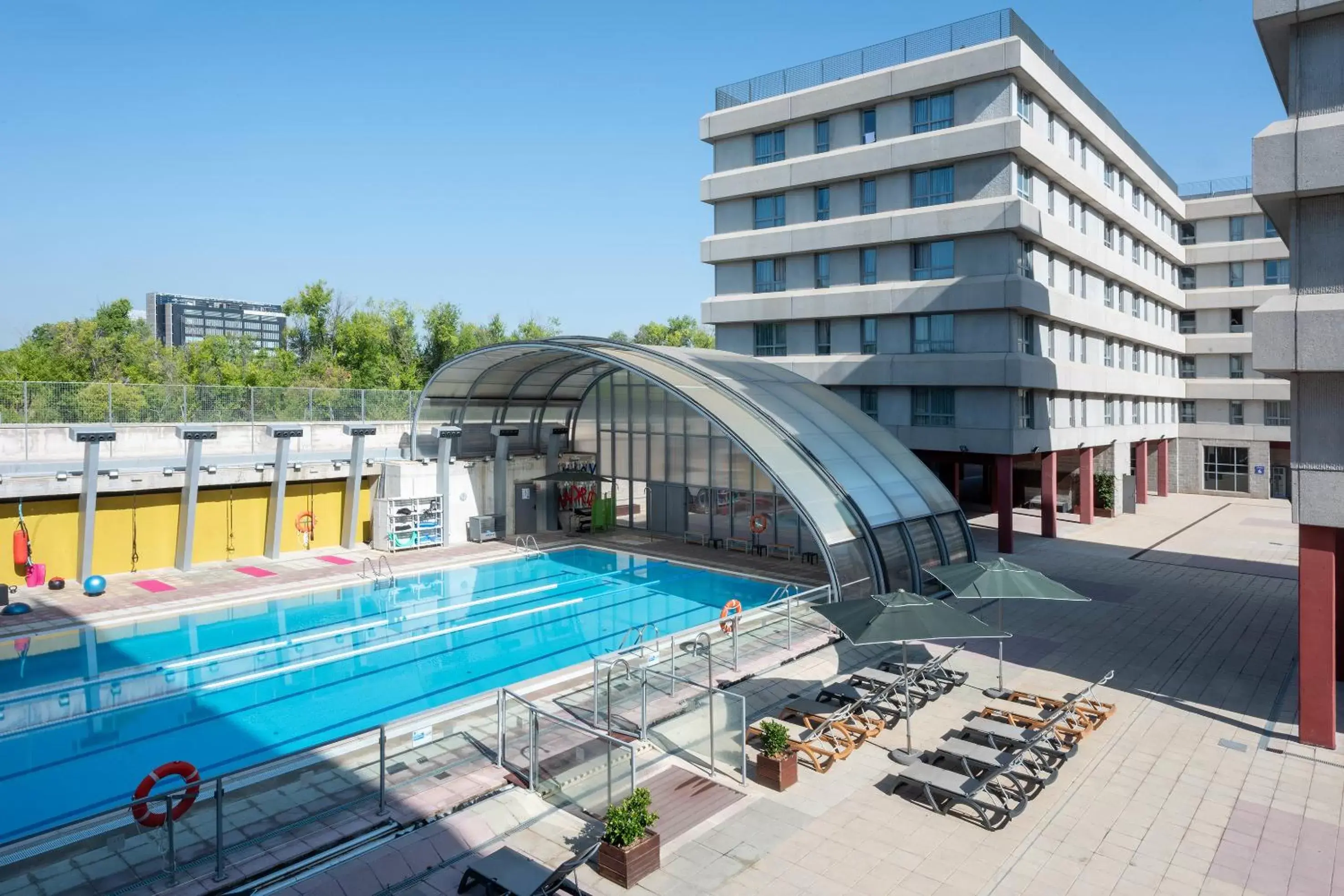 Swimming Pool in Madrid Airport Suites, Affiliated by Meliá