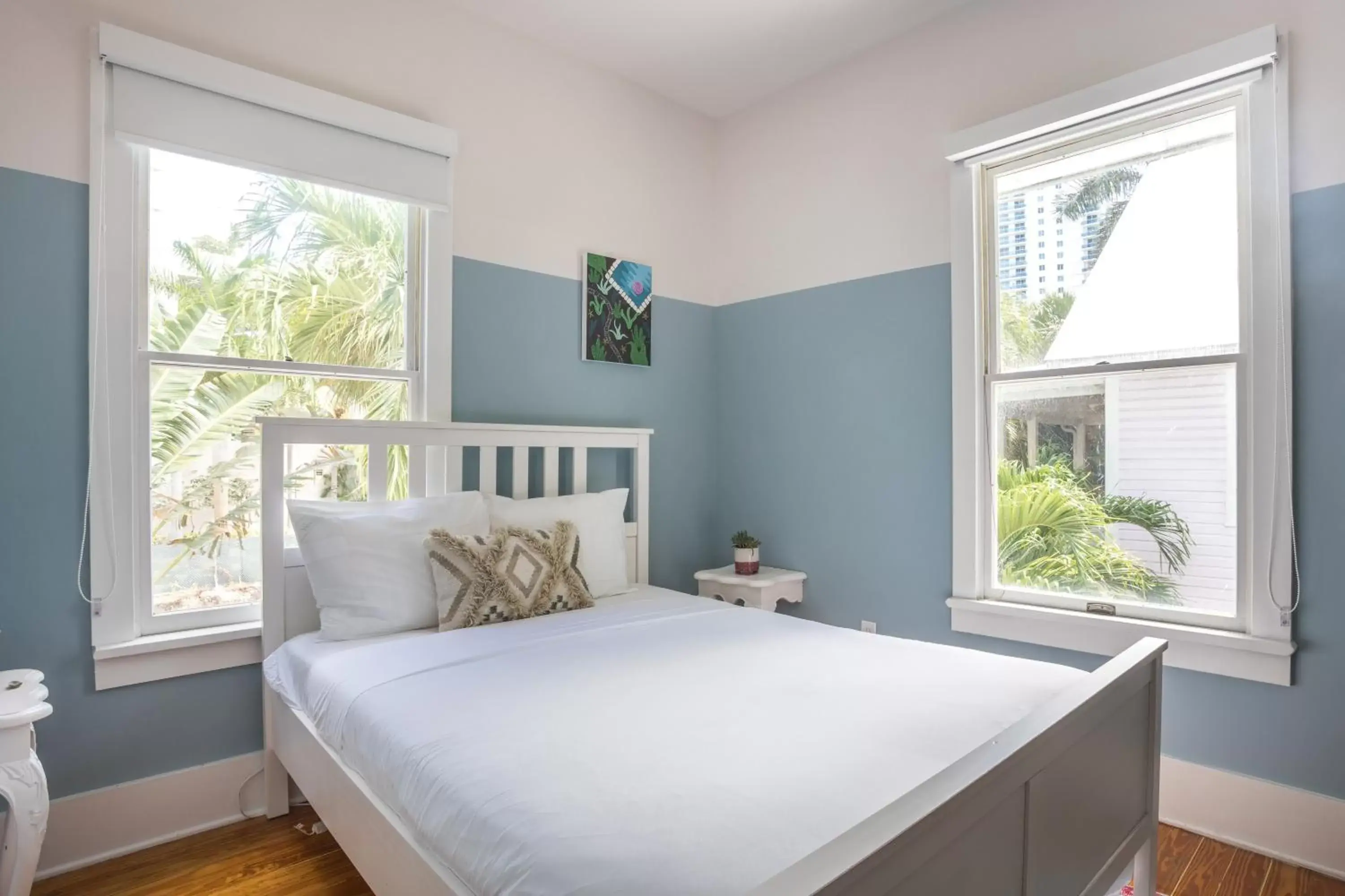 Bed in Miami River Inn by Renzzi Bed in Miami River Inn by Renzzi