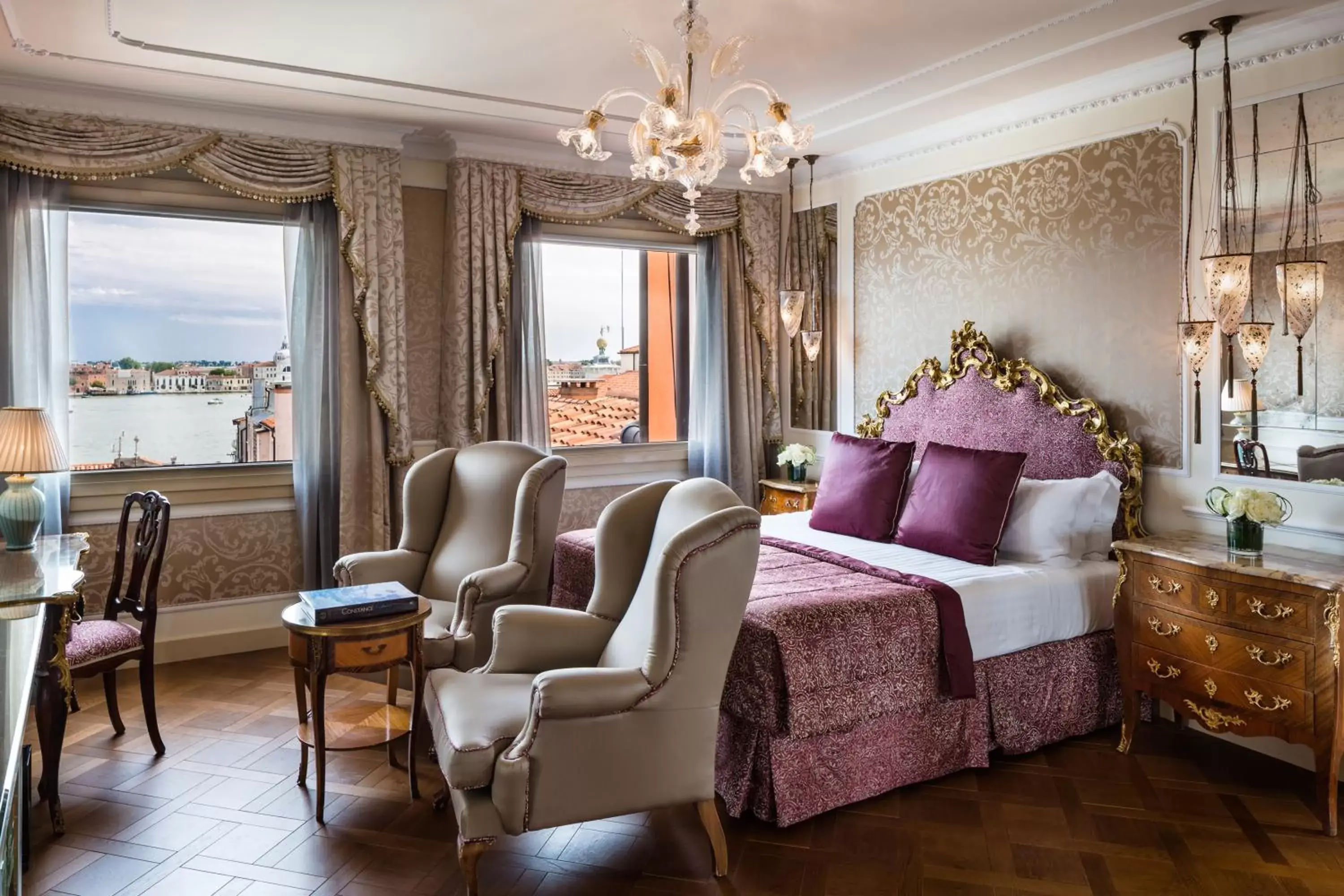 Photo of the whole room, Seating Area in Baglioni Hotel Luna - The Leading Hotels of the World