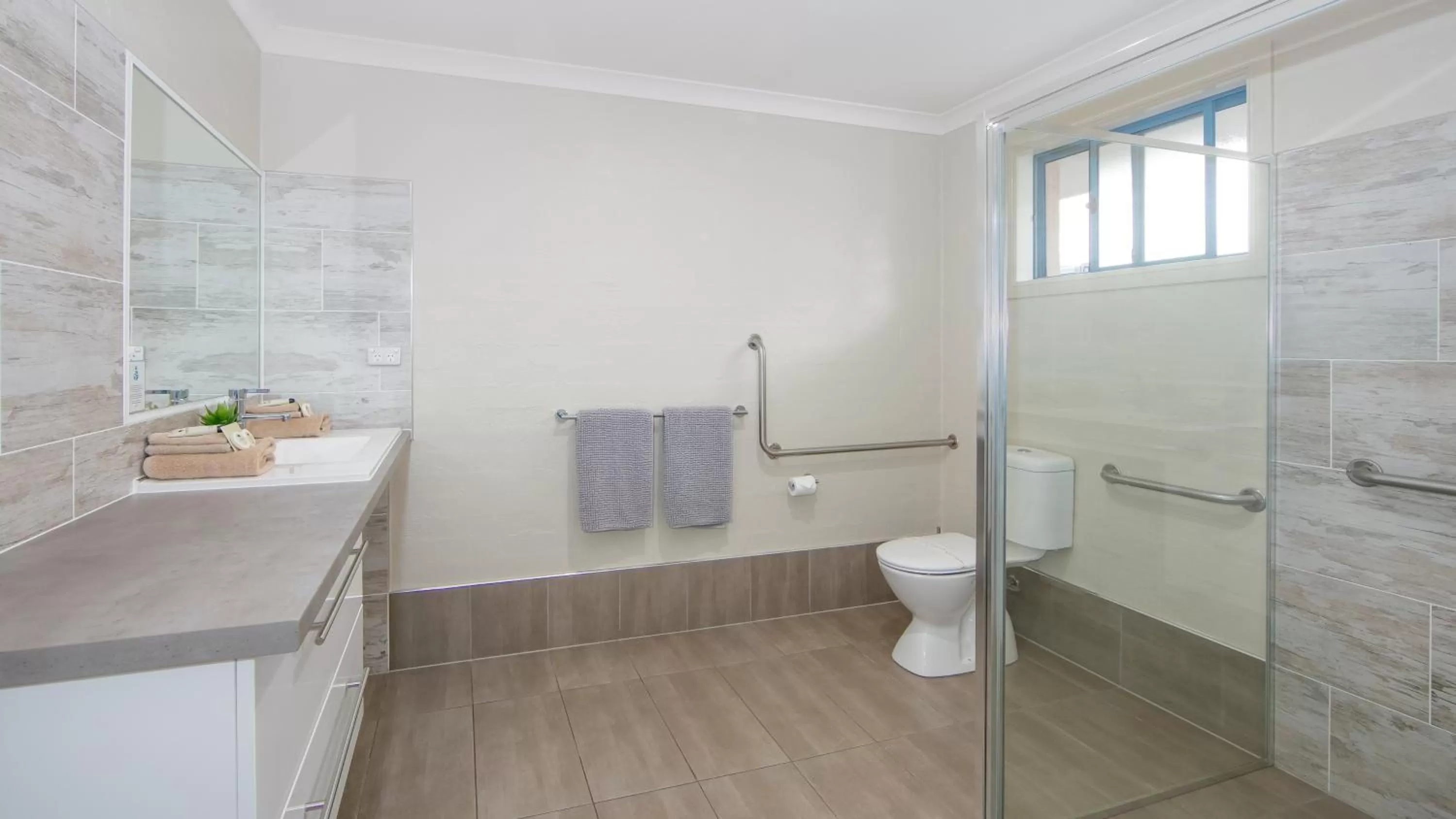 Shower in Yamba Twin Pines Motel