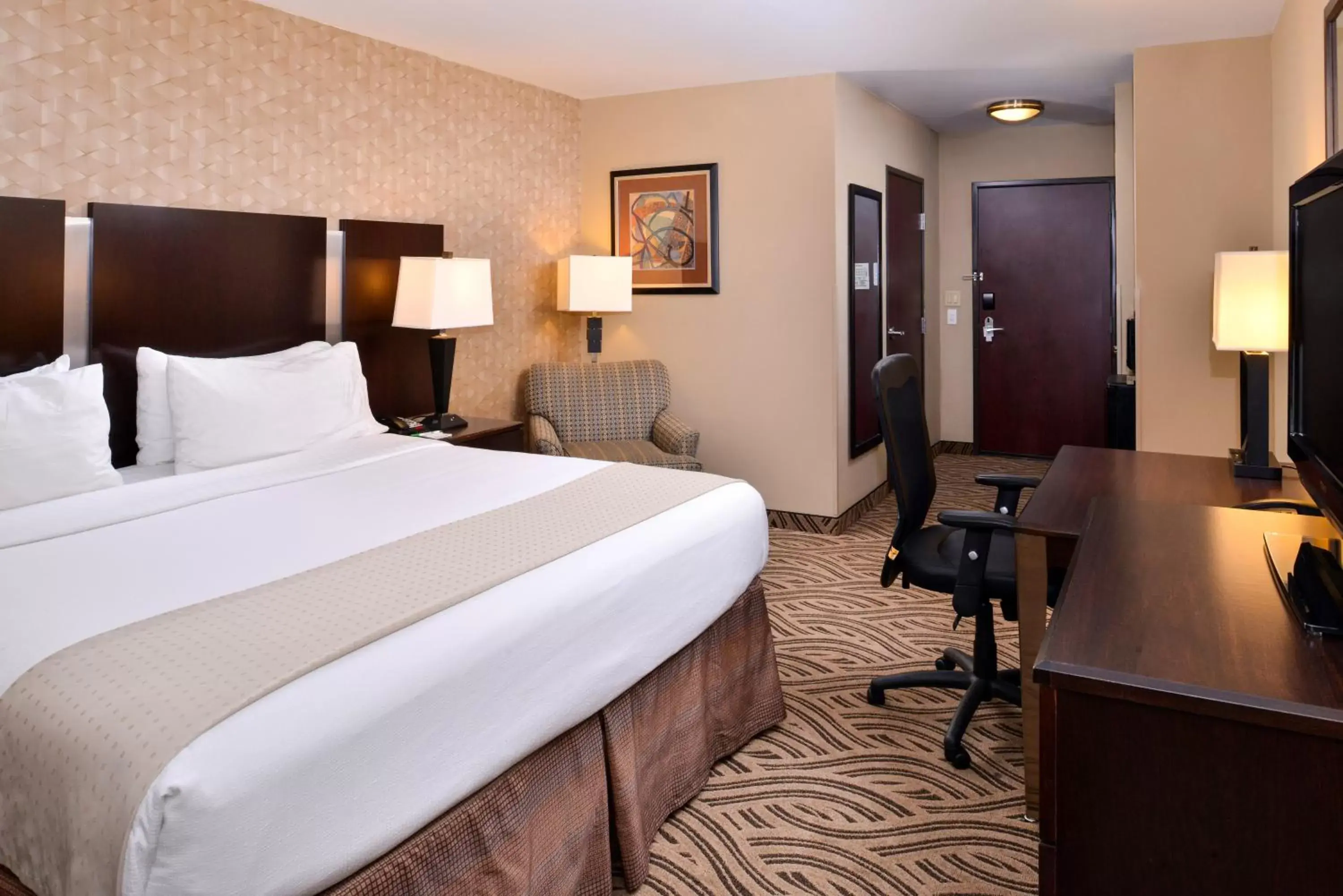 Photo of the whole room, Bed in Holiday Inn Fort Worth North- Fossil Creek, an IHG Hotel