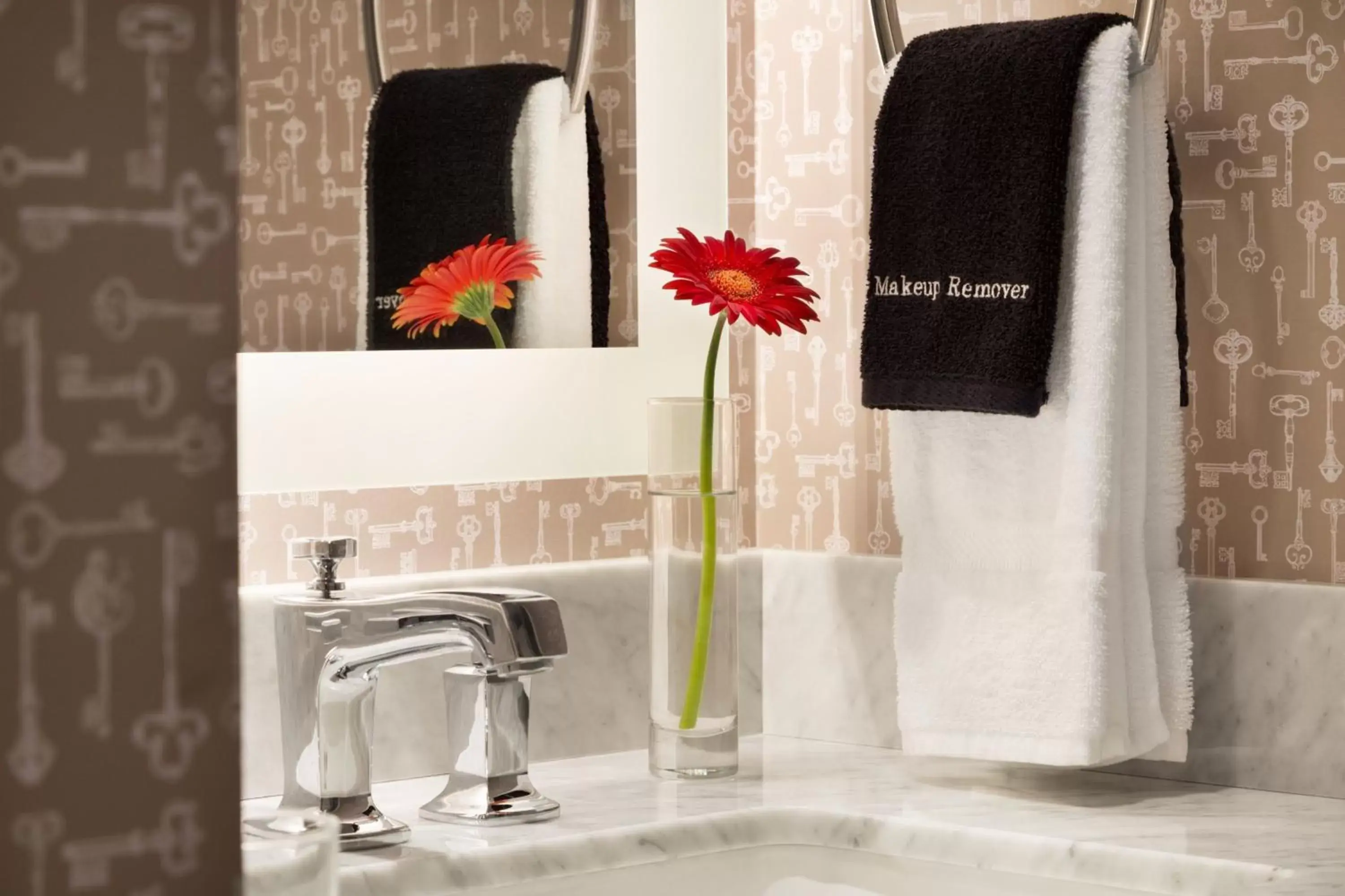 Photo of the whole room, Bathroom in Reikart House Buffalo, a Tribute Portfolio Hotel