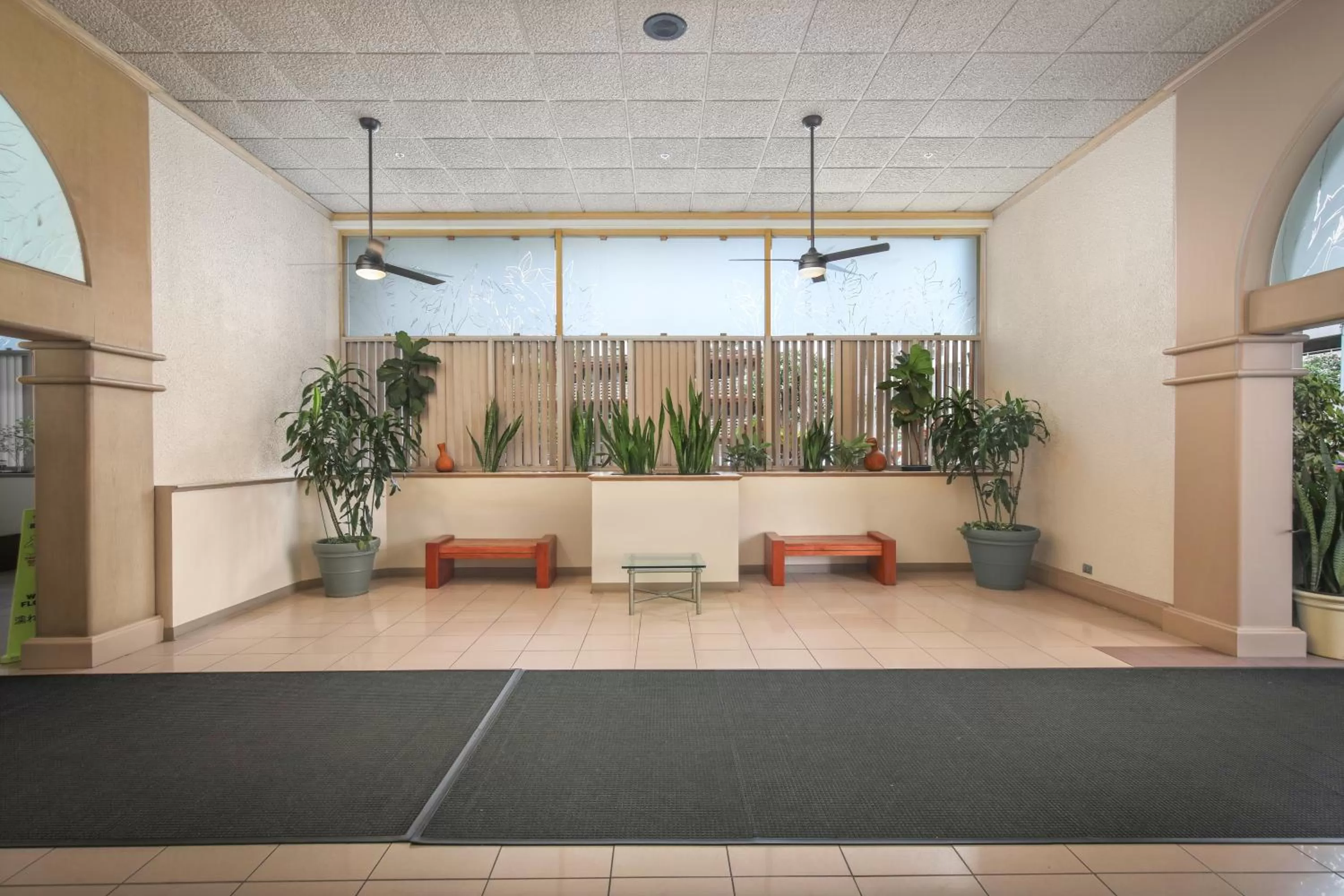 Lobby or reception in Aston Waikiki Sunset