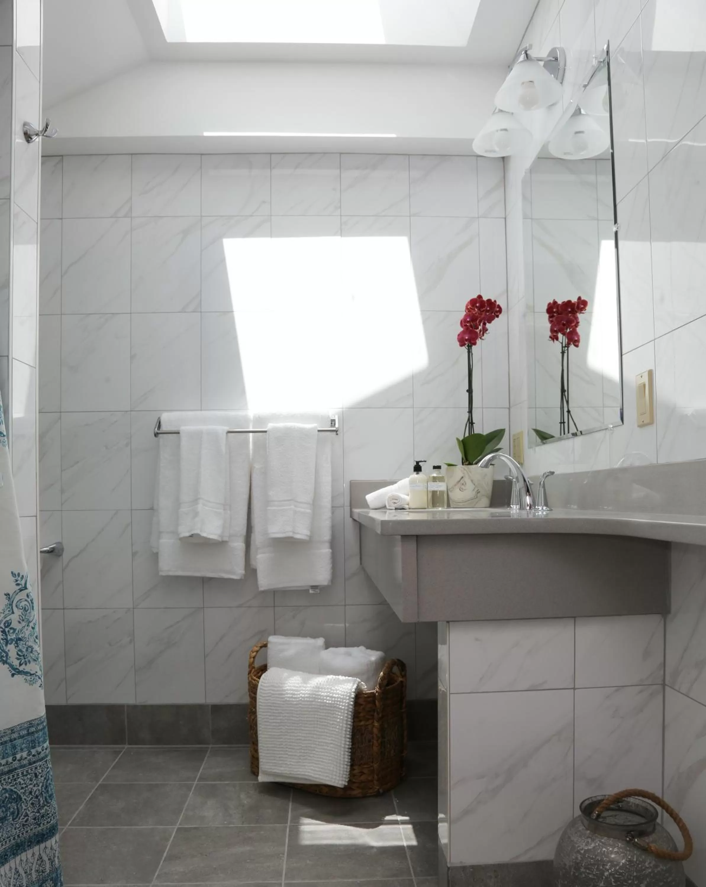 Bathroom in The Sea Breeze Inn