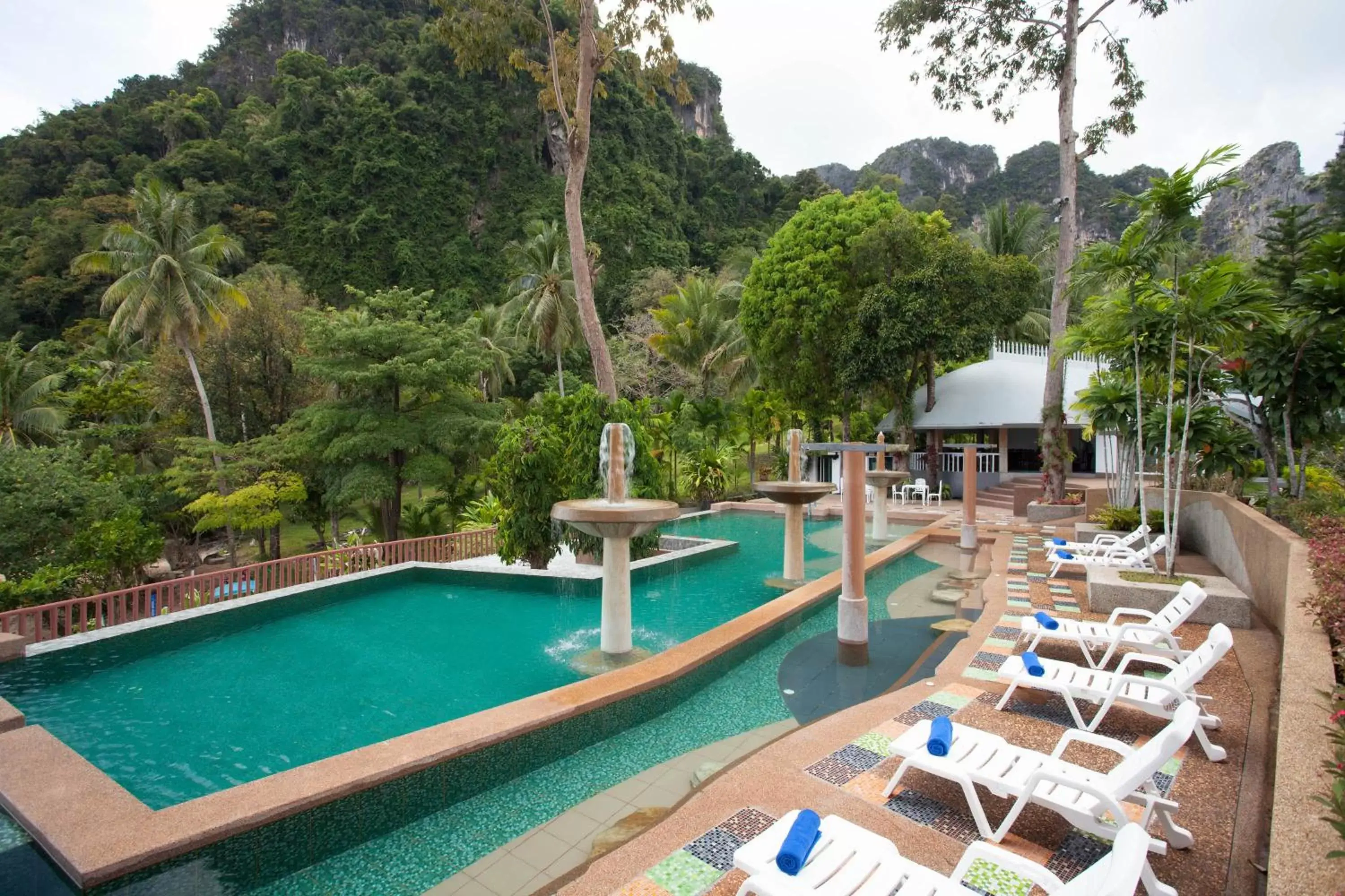 Restaurant/places to eat, Swimming Pool in Arawan Krabi Beach Resort