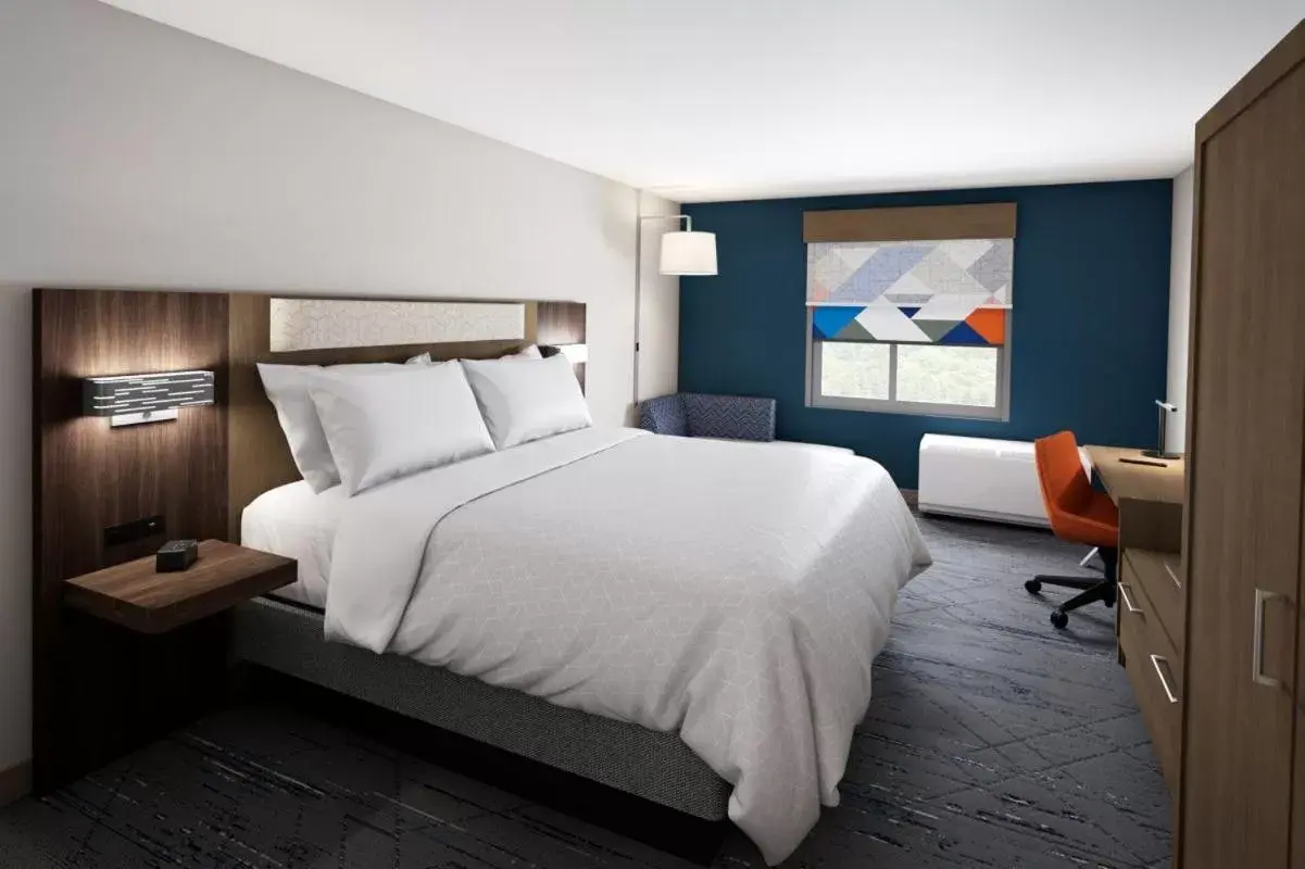 Bed in Holiday Inn Express & Suites - Harrisonburg University Area , an IHG Hotel