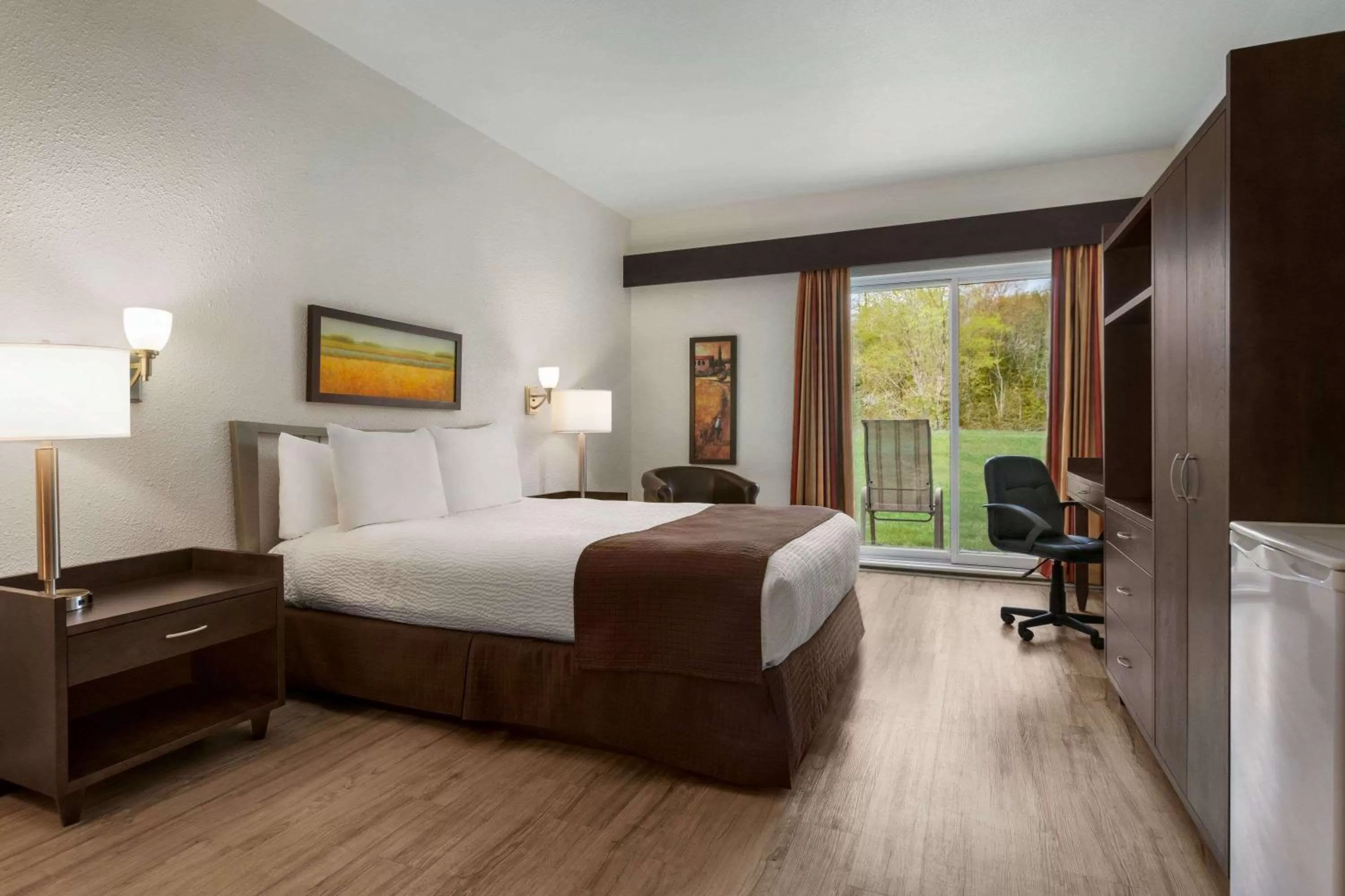 Photo of the whole room, Bed in Days Inn by Wyndham Montmagny