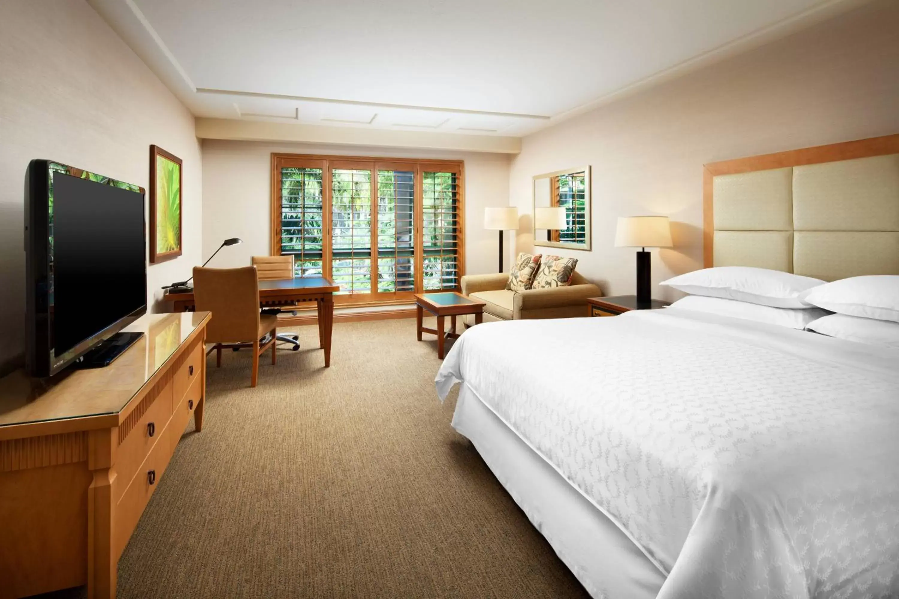 Club level, Larger Guest room, 1 King in Sheraton La Jolla Club level, Larger Guest room, 1 King in Sheraton La Jolla