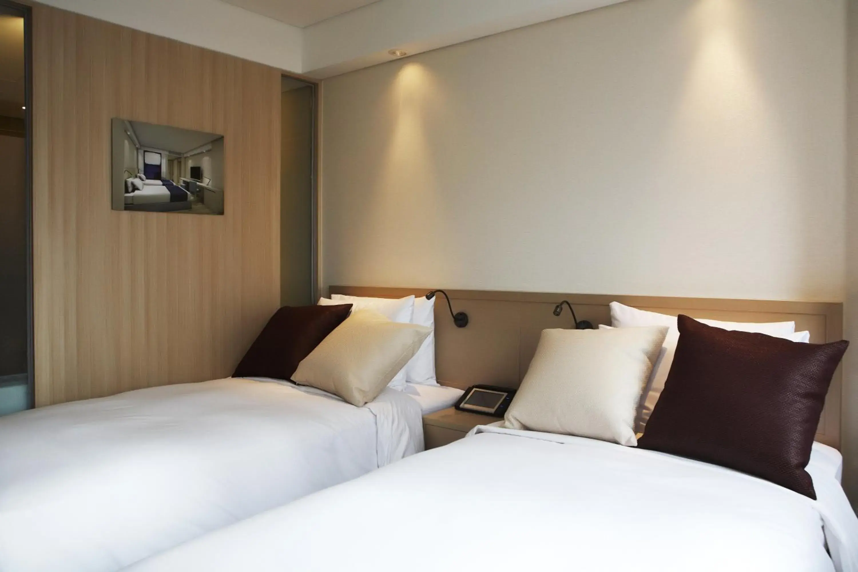 Photo of the whole room, Bed in Mayplace Seoul Dongdaemun