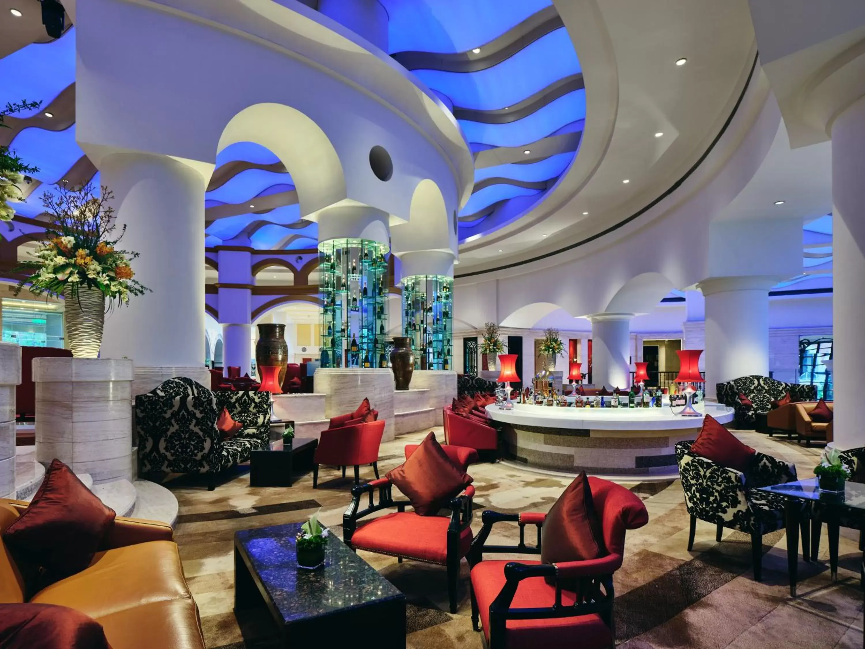Lounge or bar in InterContinental Shenzhen, an IHG Hotel