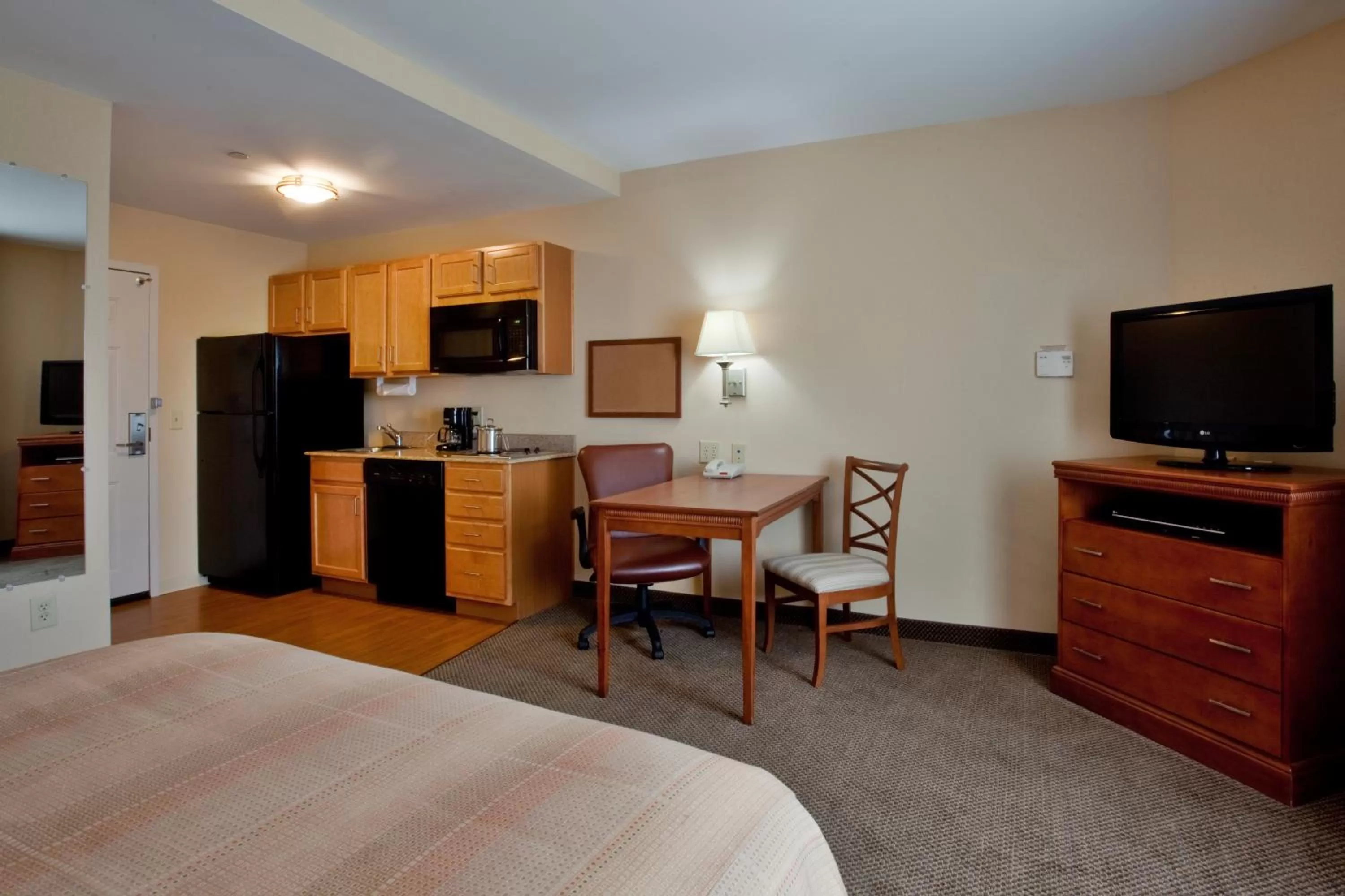 Queen Studio Suite - Mobility Access Tub/Non-Smoking in Candlewood Suites Norfolk Airport by IHG