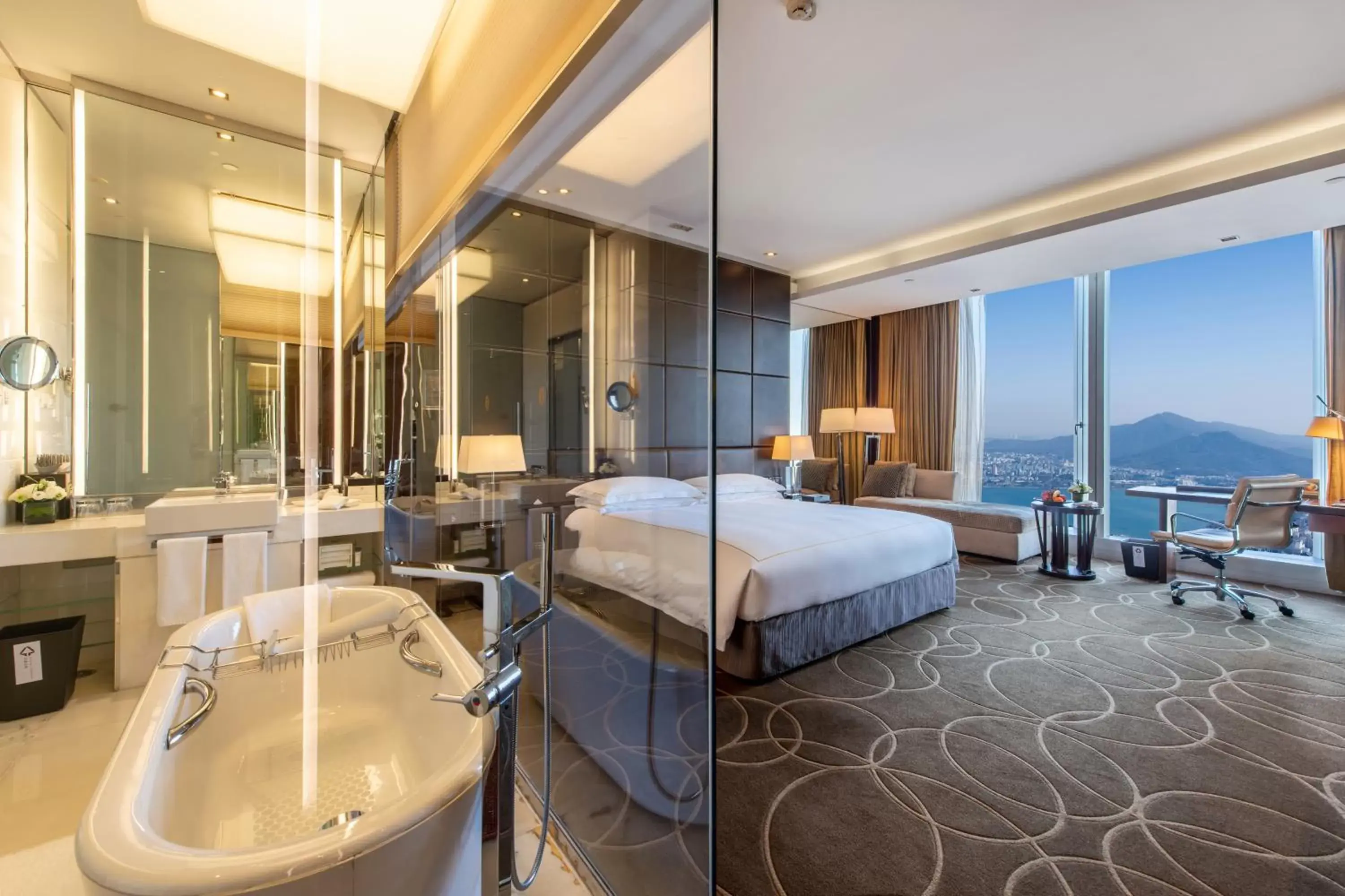 Hot Tub, Bed in InterContinental Nanjing by IHG Hot Tub, Bed in InterContinental Nanjing by IHG