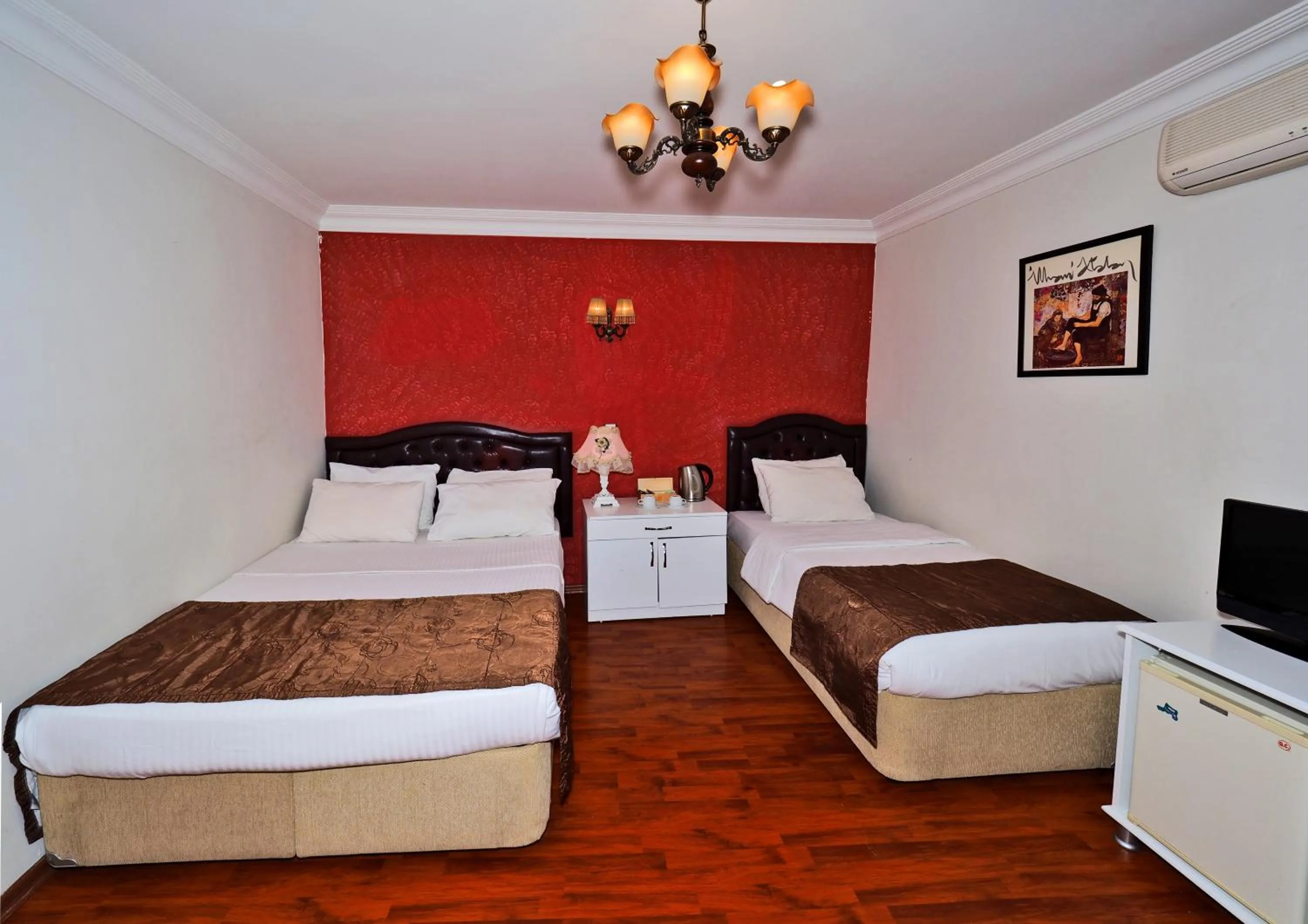 Photo of the whole room, Bed in The Sunrise Hotel