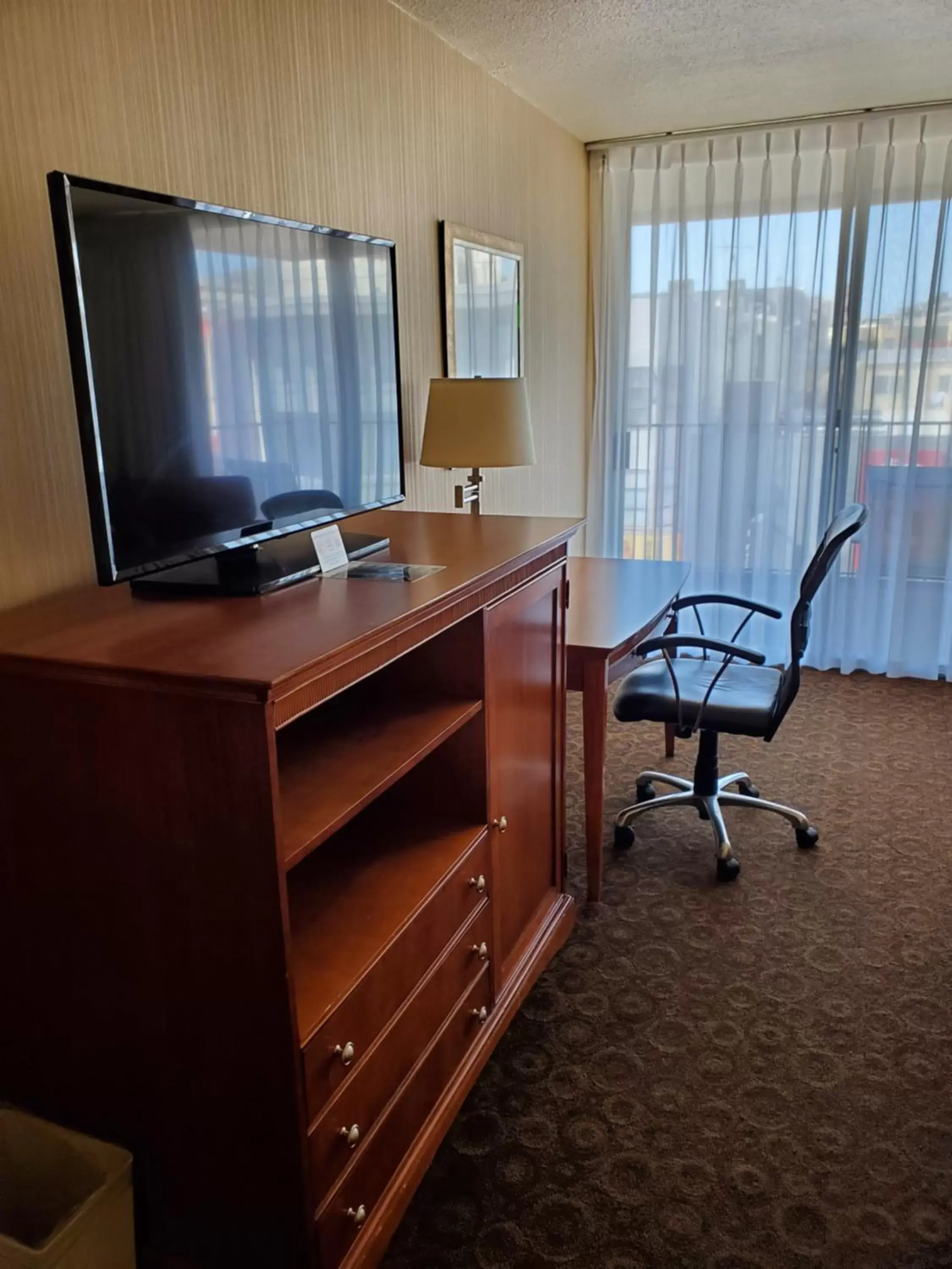 TV and multimedia, TV/Entertainment Center in Royal Pacific Motor Inn