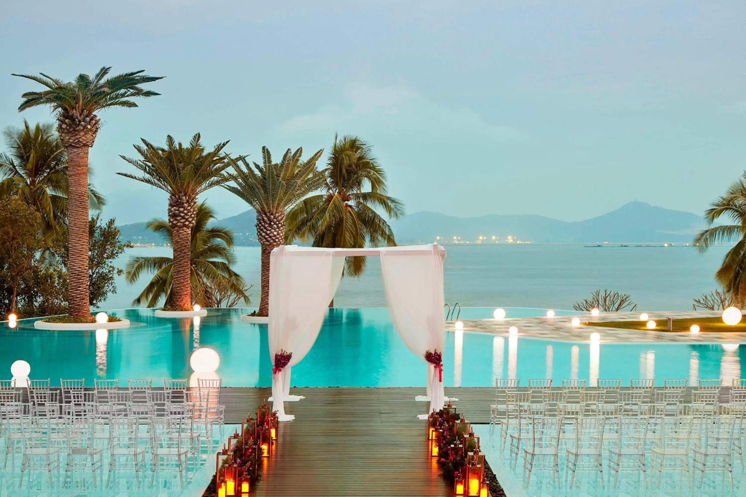 Swimming pool in The Shanhaitian Resort Sanya, Autograph Collection