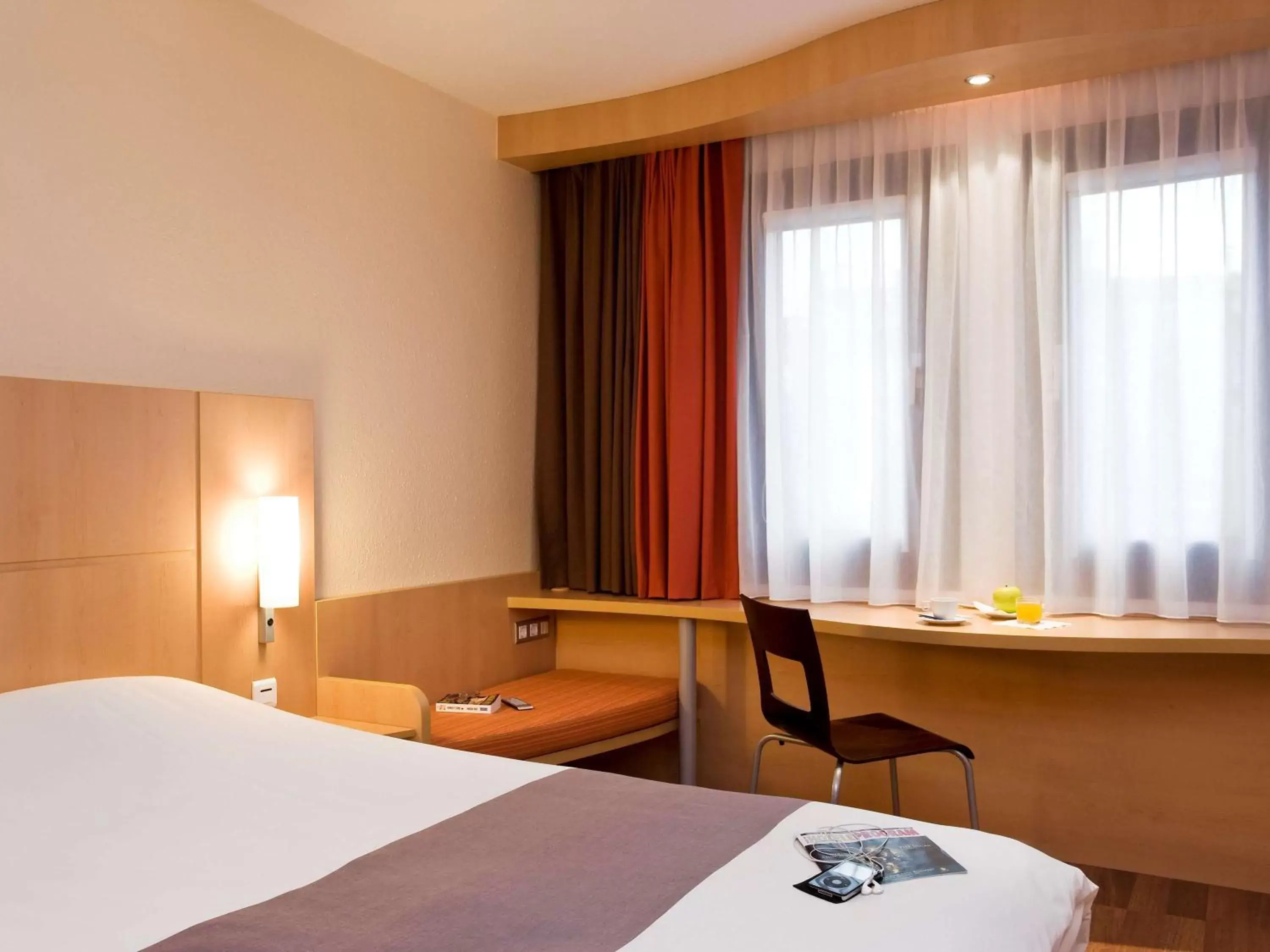 Photo of the whole room, Bed in Ibis Budapest Heroes Square