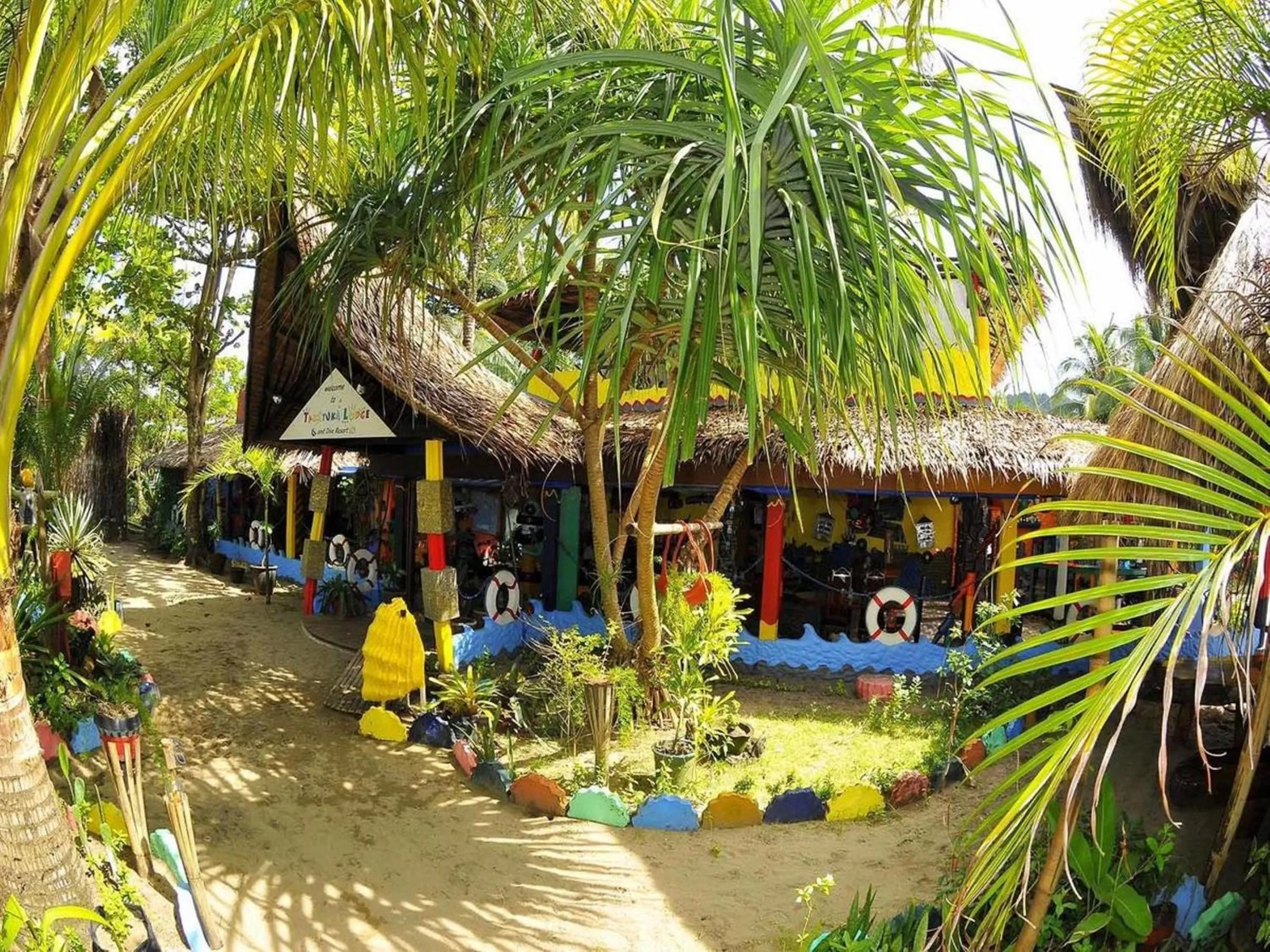 Facade/entrance in Takatuka Beach Resort