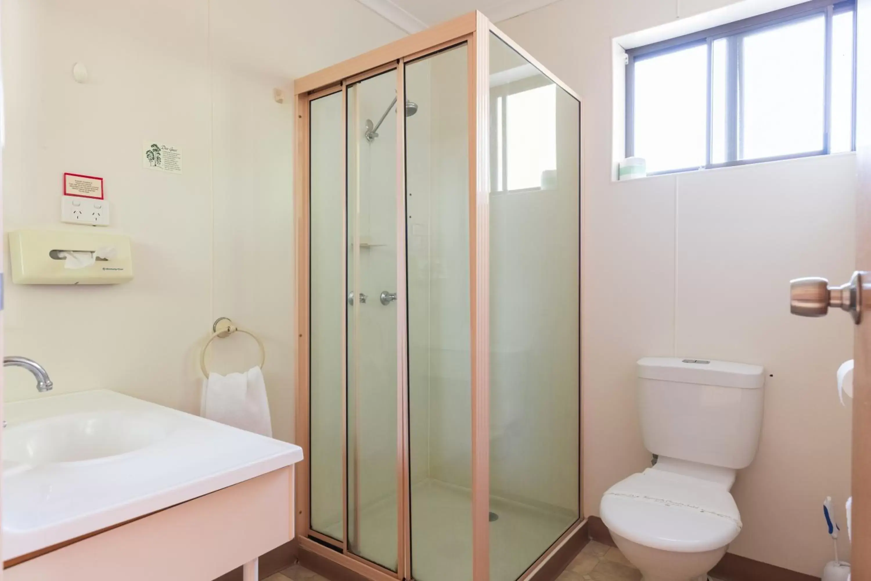 Deluxe Family Suite with River View in Midlands Motel Deluxe Family Suite with River View in Midlands Motel