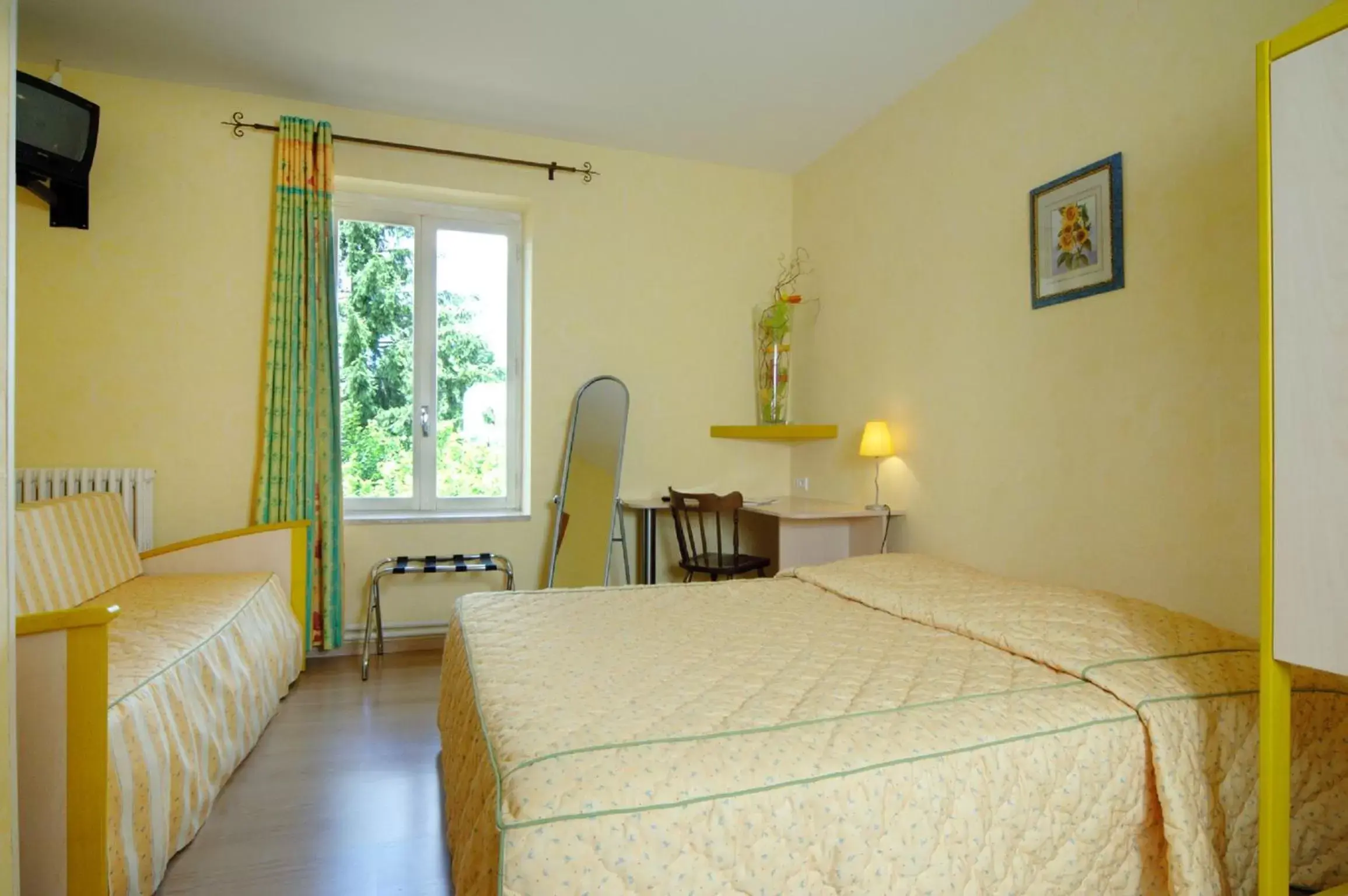 Bedroom, Bed in Le Logis Des Voyageurs