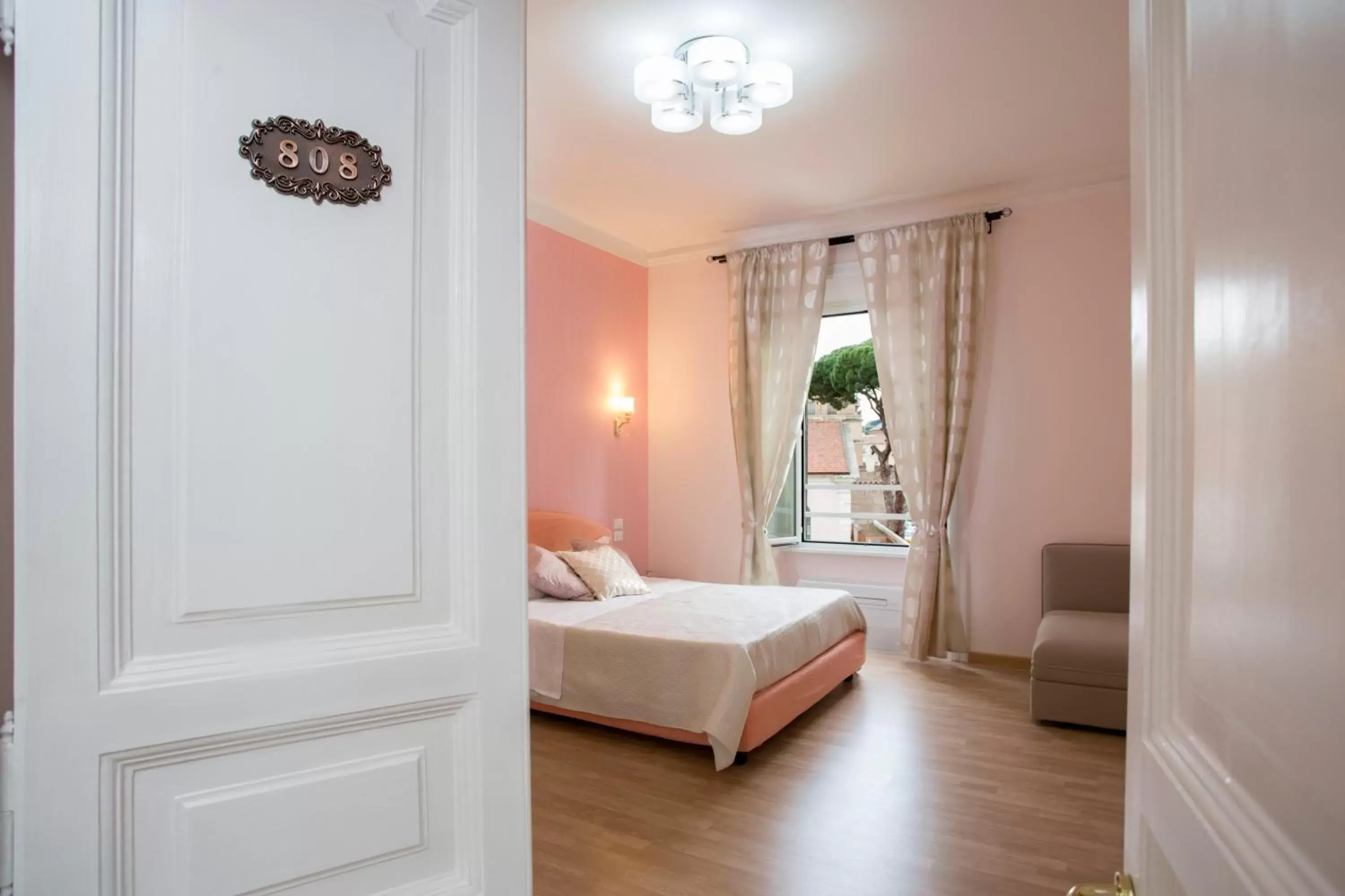 Shower, Bed in BQ House Castello Luxury Rooms