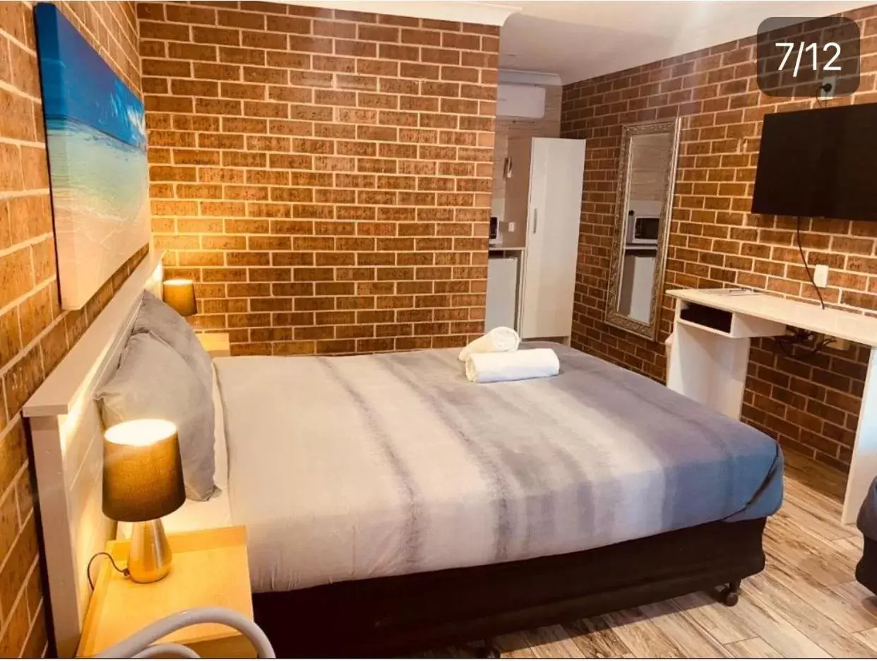 Bedroom, Bed in Buccaneer Motel