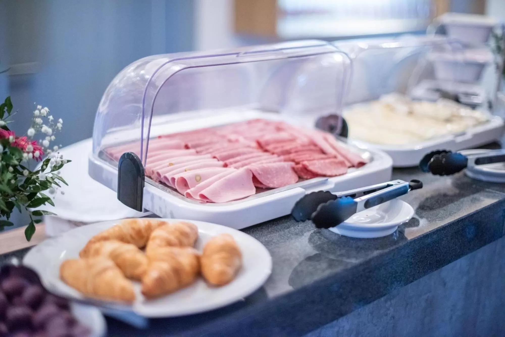 Restaurant/places to eat in Hotel Leo