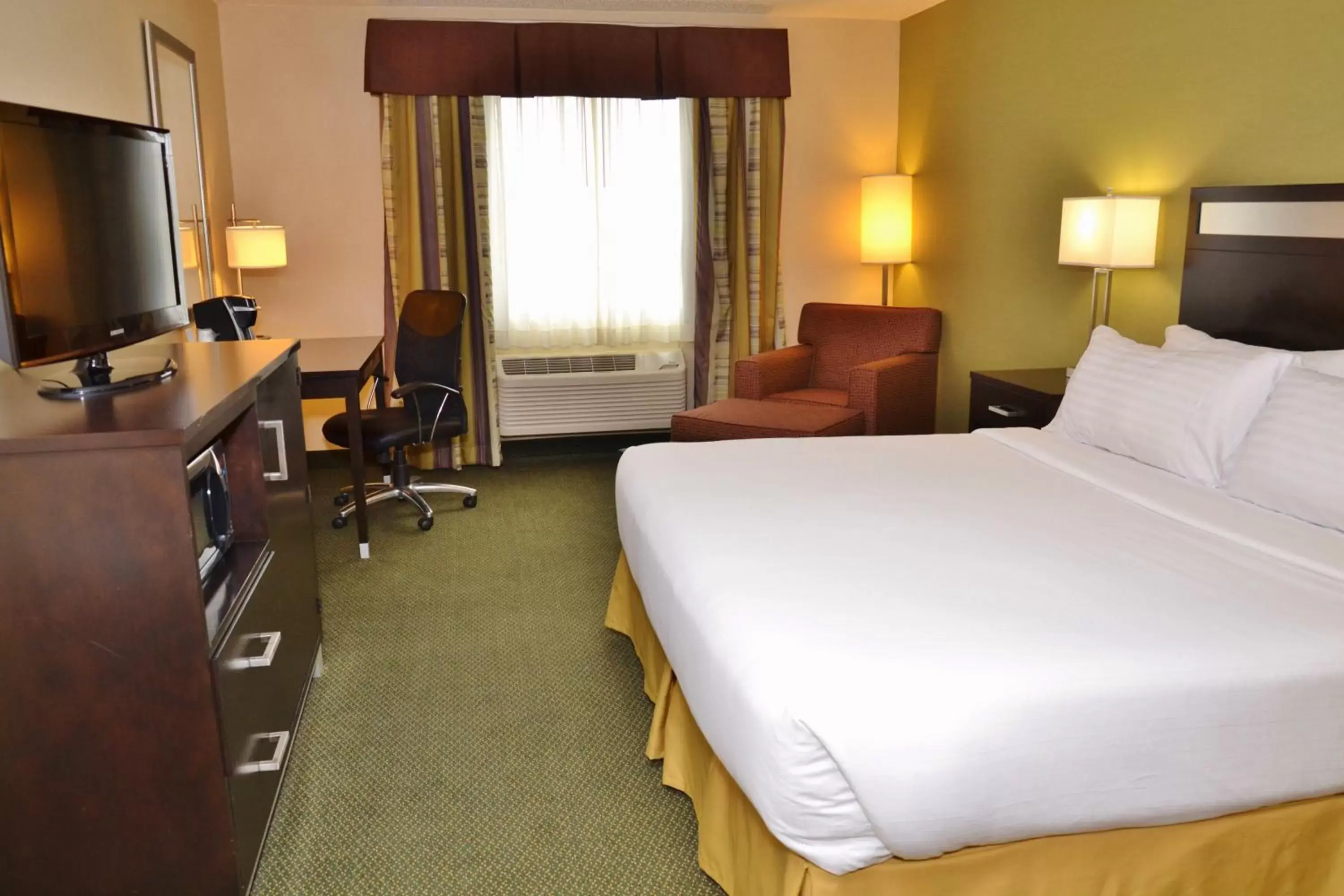 Photo of the whole room in Holiday Inn Express Hotel & Suites Center Township, an IHG Hotel