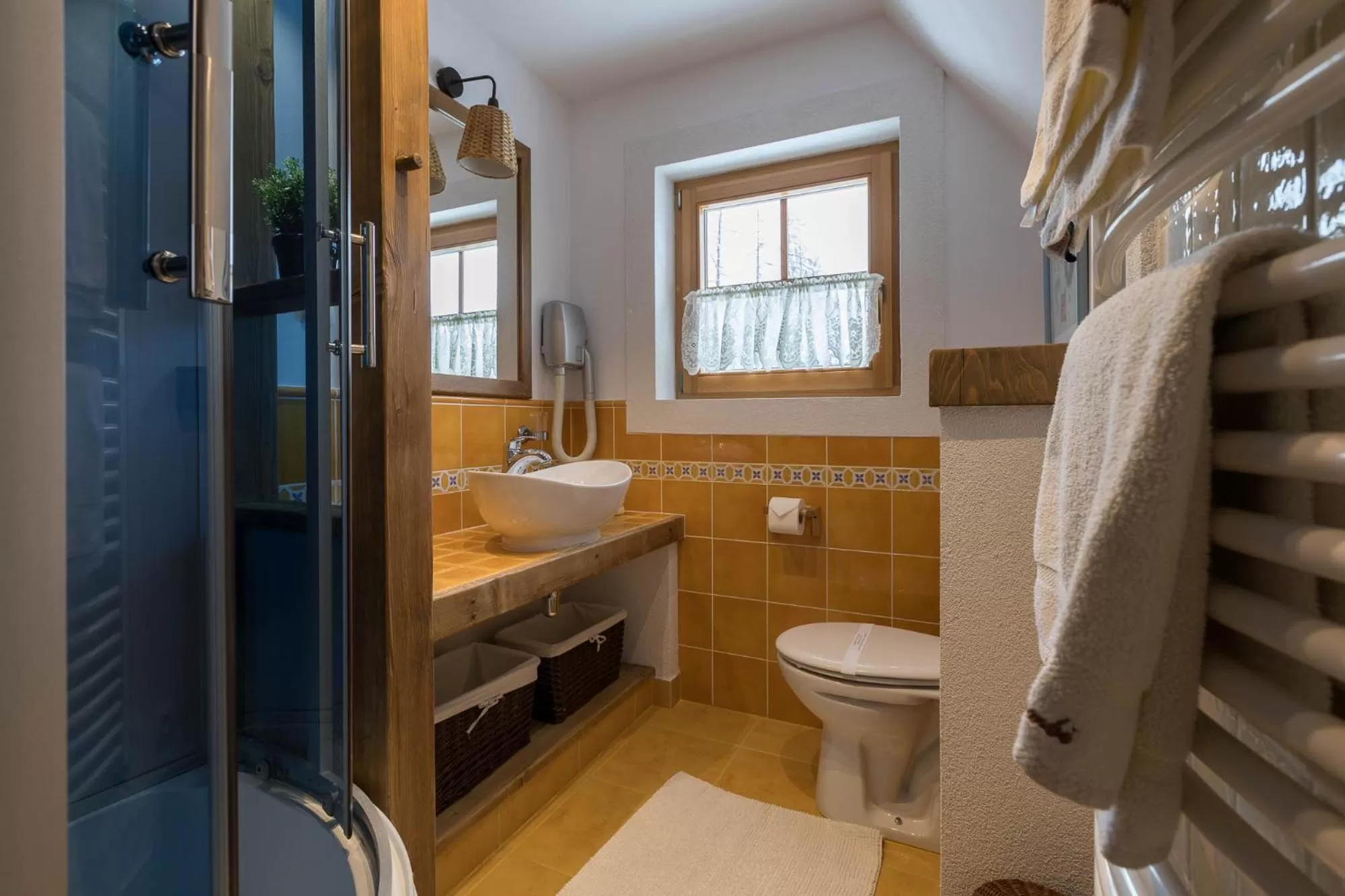 Shower in Bambi Cottage