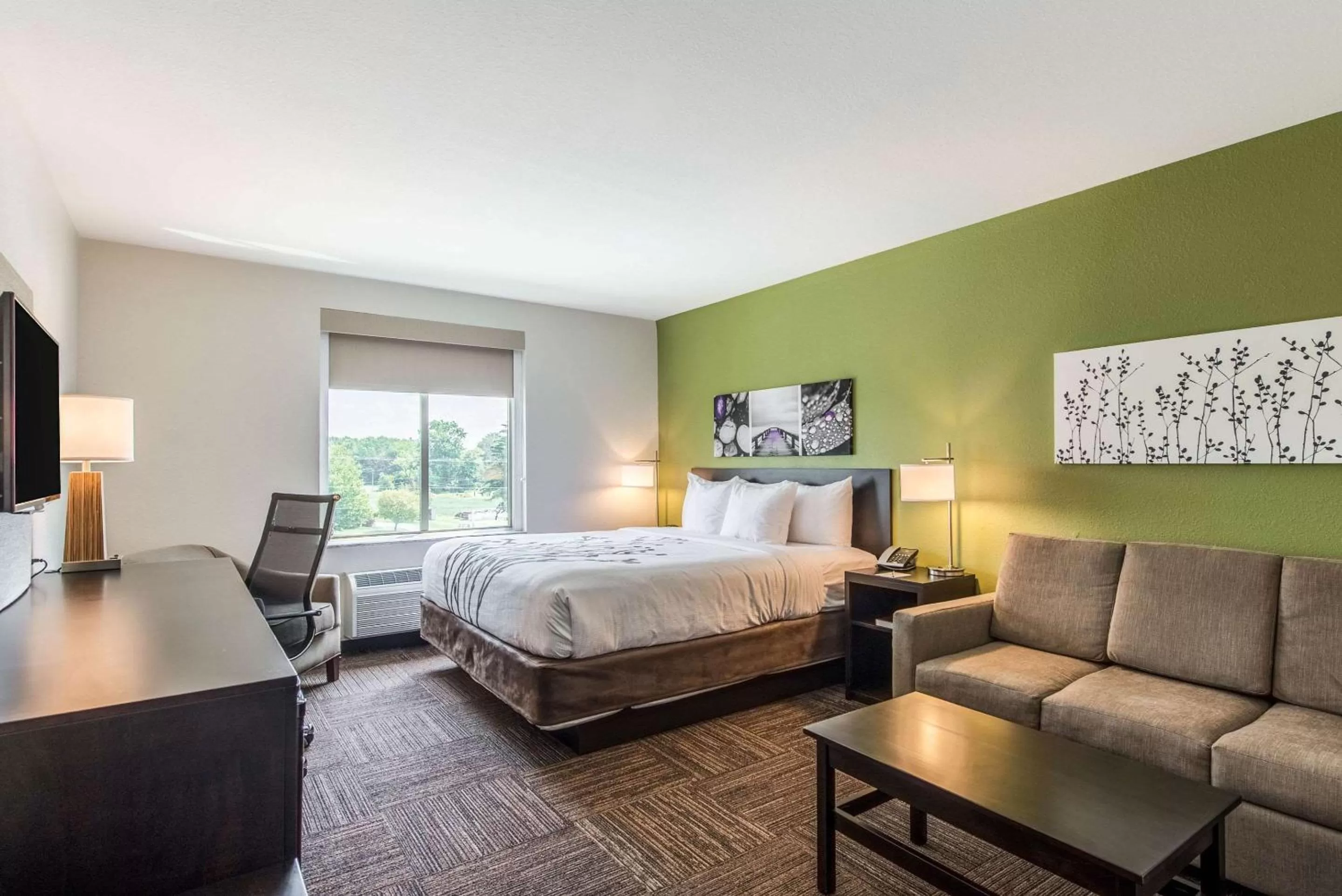 Property building, Bed in Sleep Inn & Suites Galion