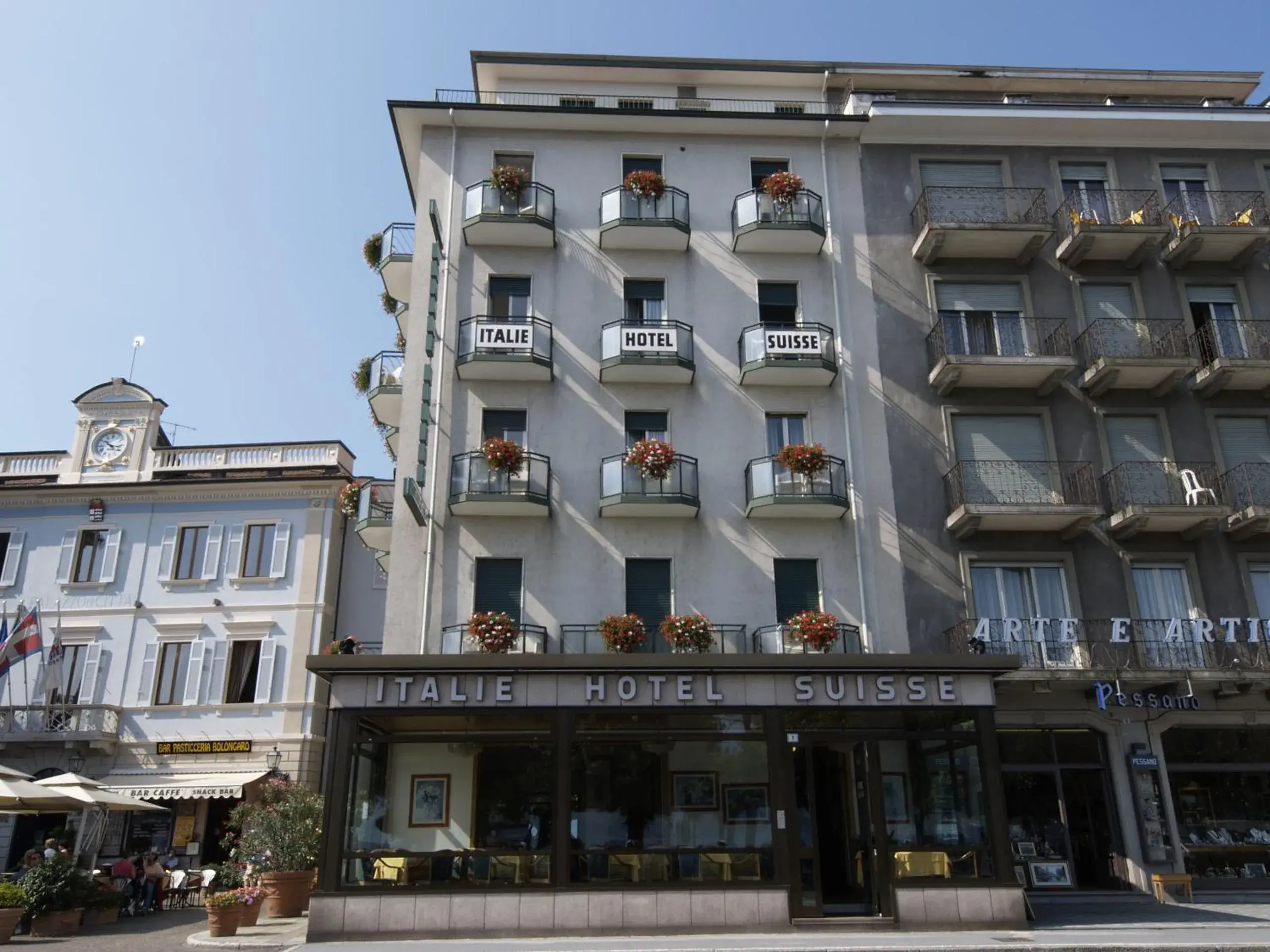 Facade/entrance, Property Building in Hotel Italie et Suisse