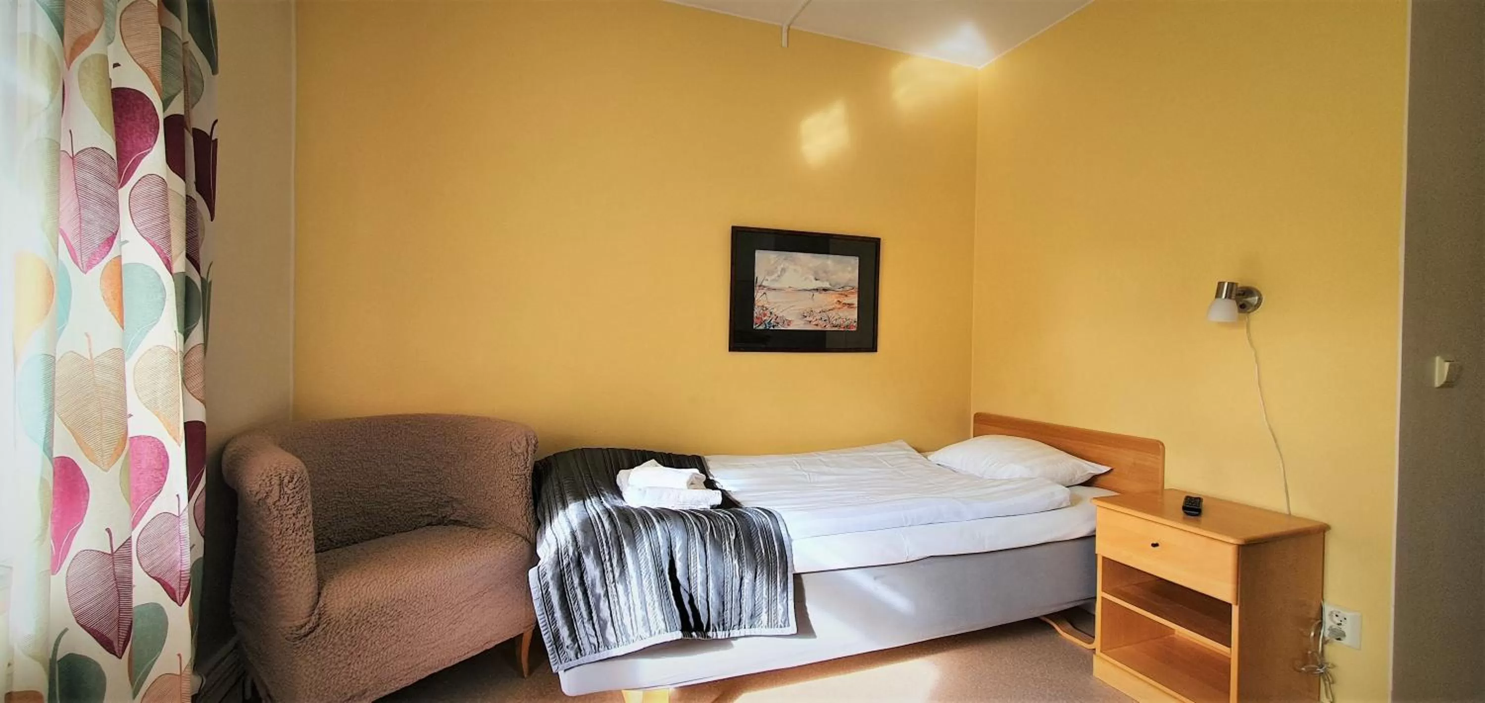 Property building, Bed in Nipanhotellet