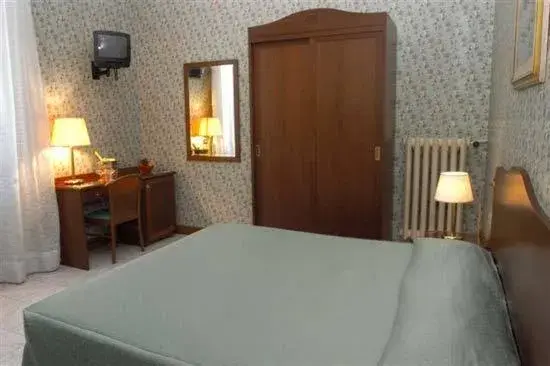 Photo of the whole room, Bed in Hotel Beatrice