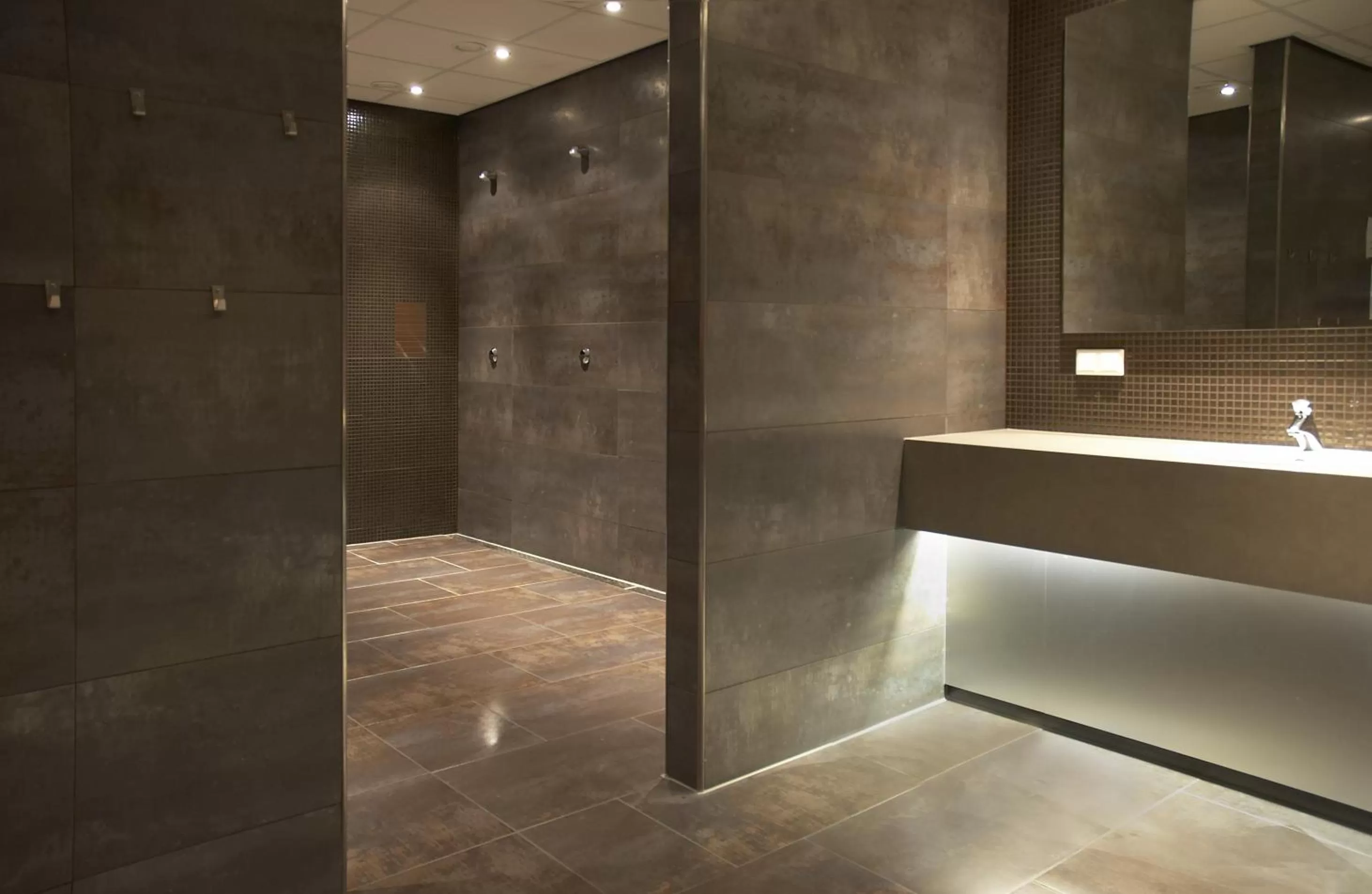 Fitness centre/facilities, Bathroom in Hotel & Appartementen - De Zeven Heuvelen