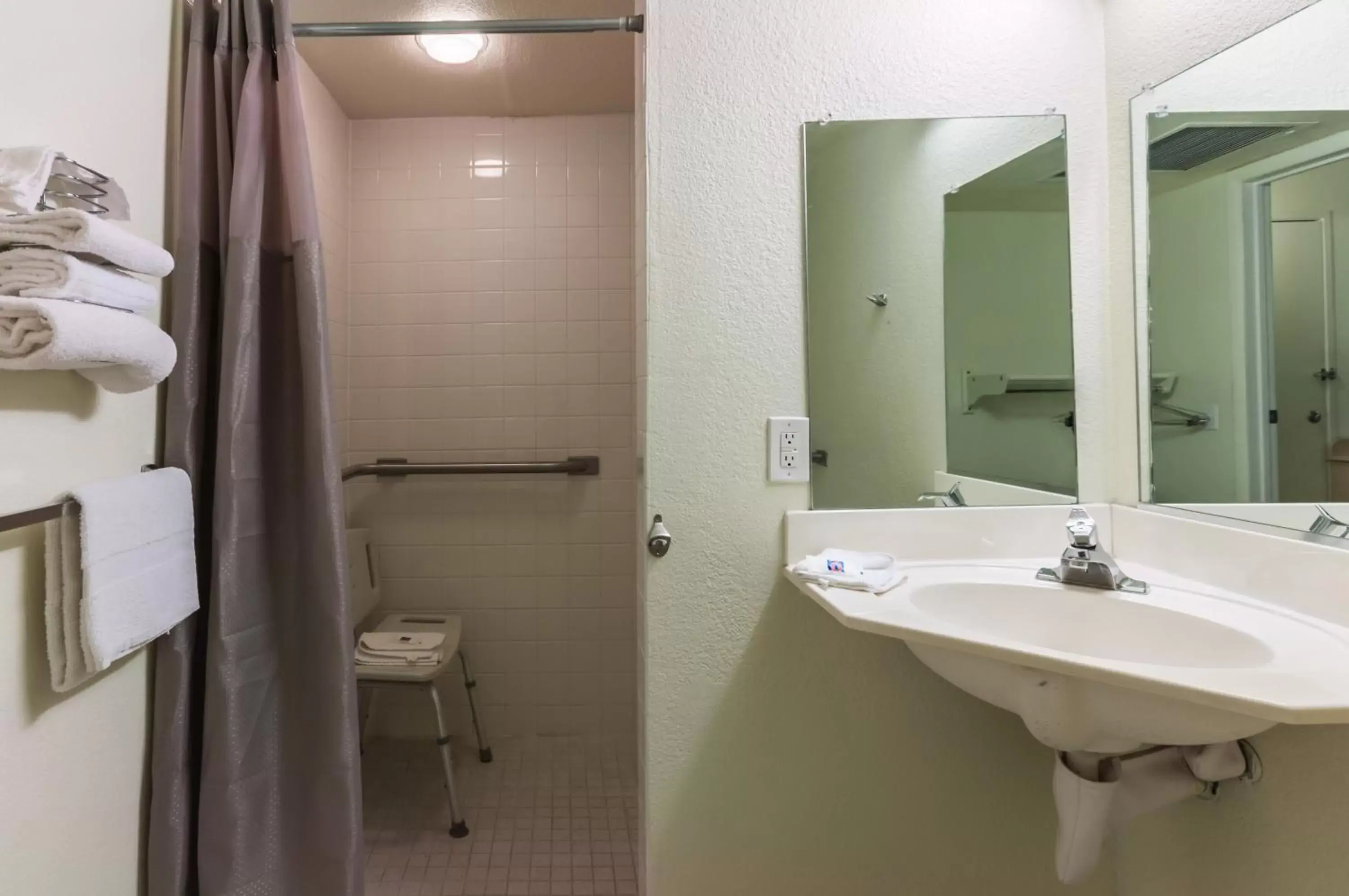 Bathroom in Motel 6-Green River, UT