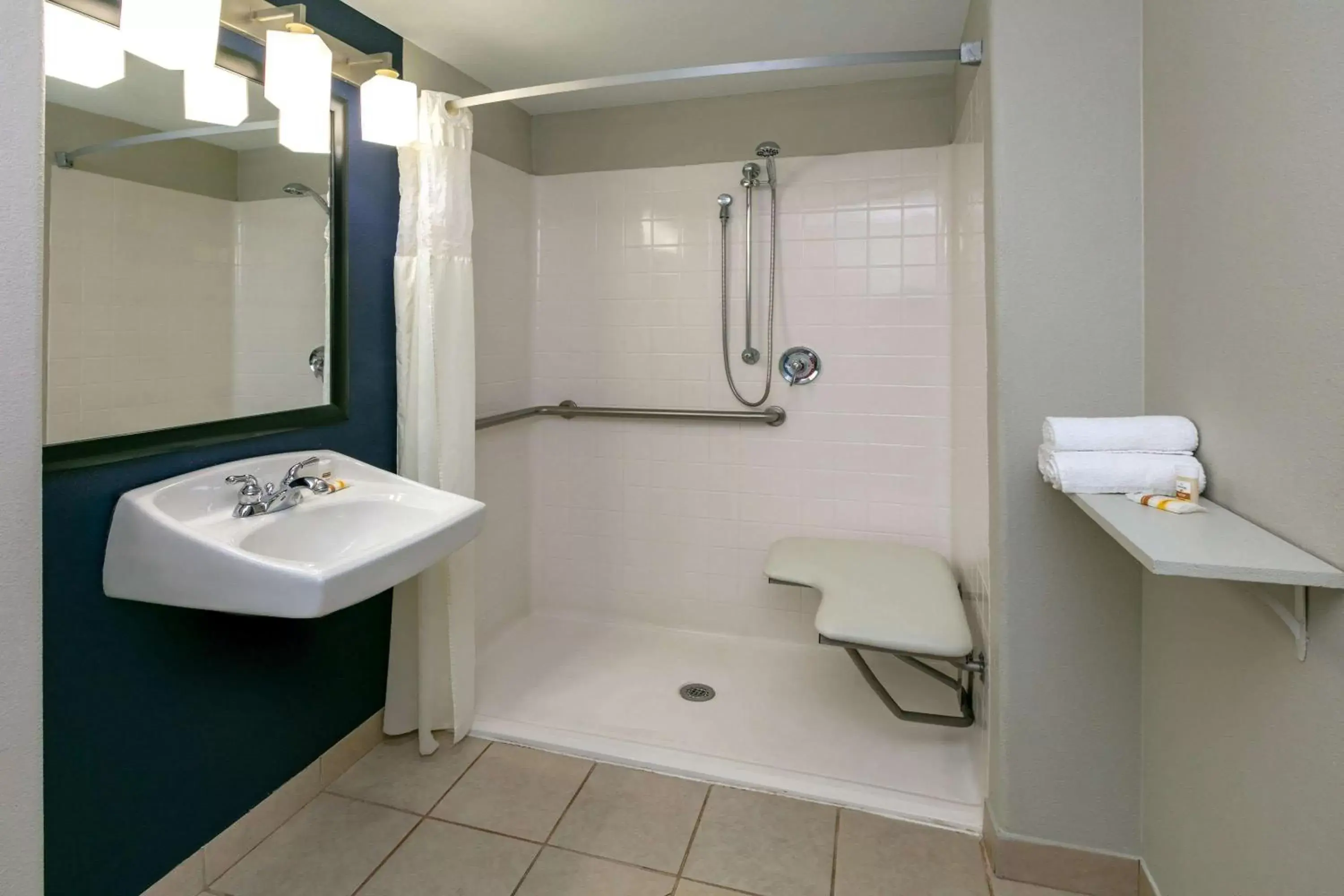 Bathroom in La Quinta by Wyndham Horn Lake / Southaven Area