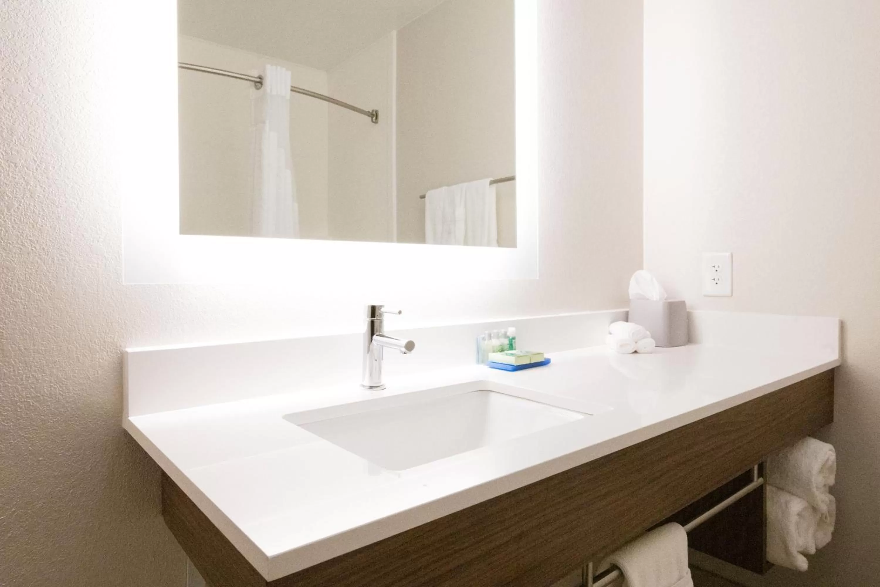 Photo of the whole room in Holiday Inn Express & Suites Lexington North West-The Vineyard by IHG