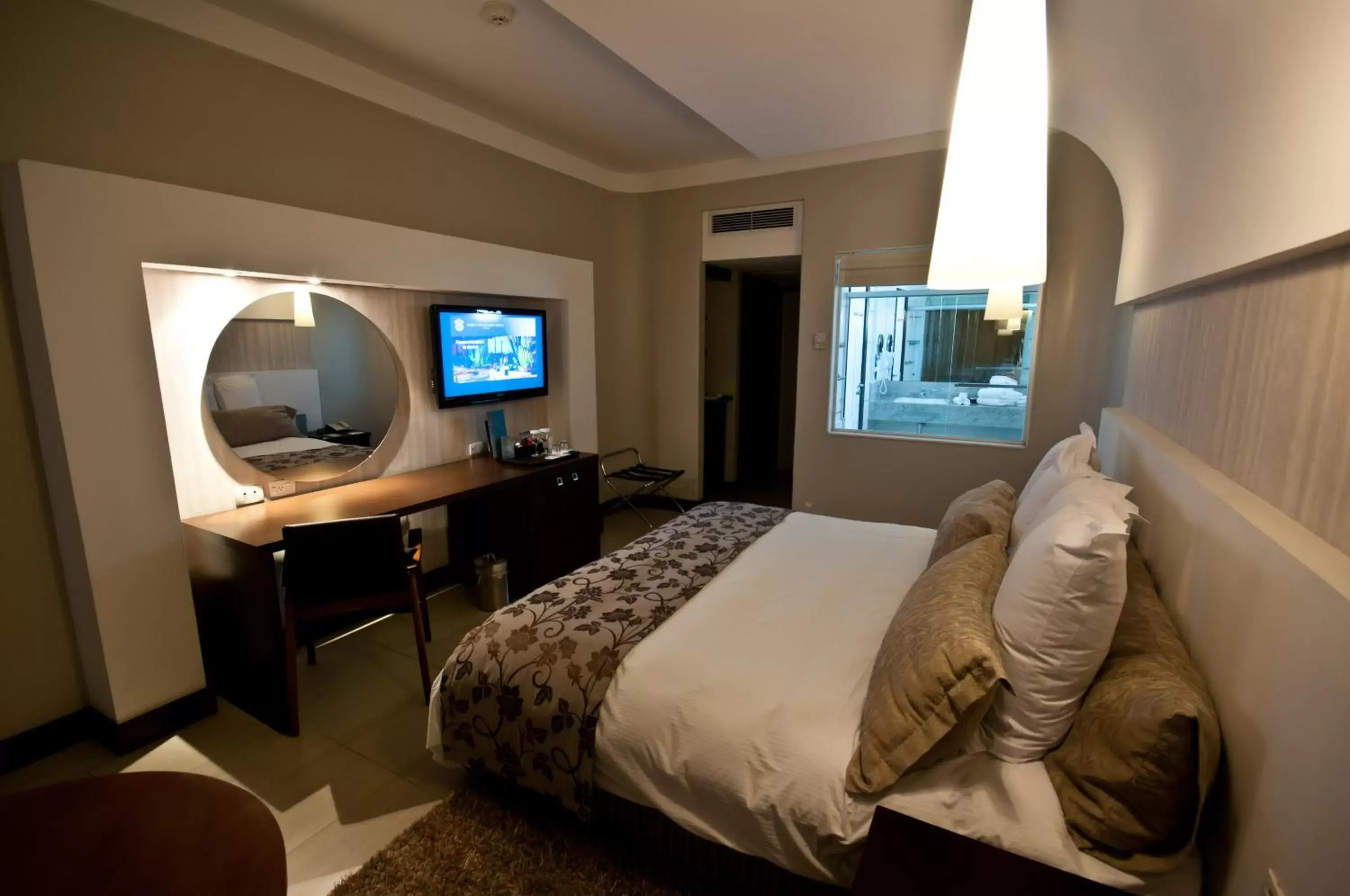 Bedroom, TV/Entertainment Center in Parque Balneário Santos by Atlantica Hotels