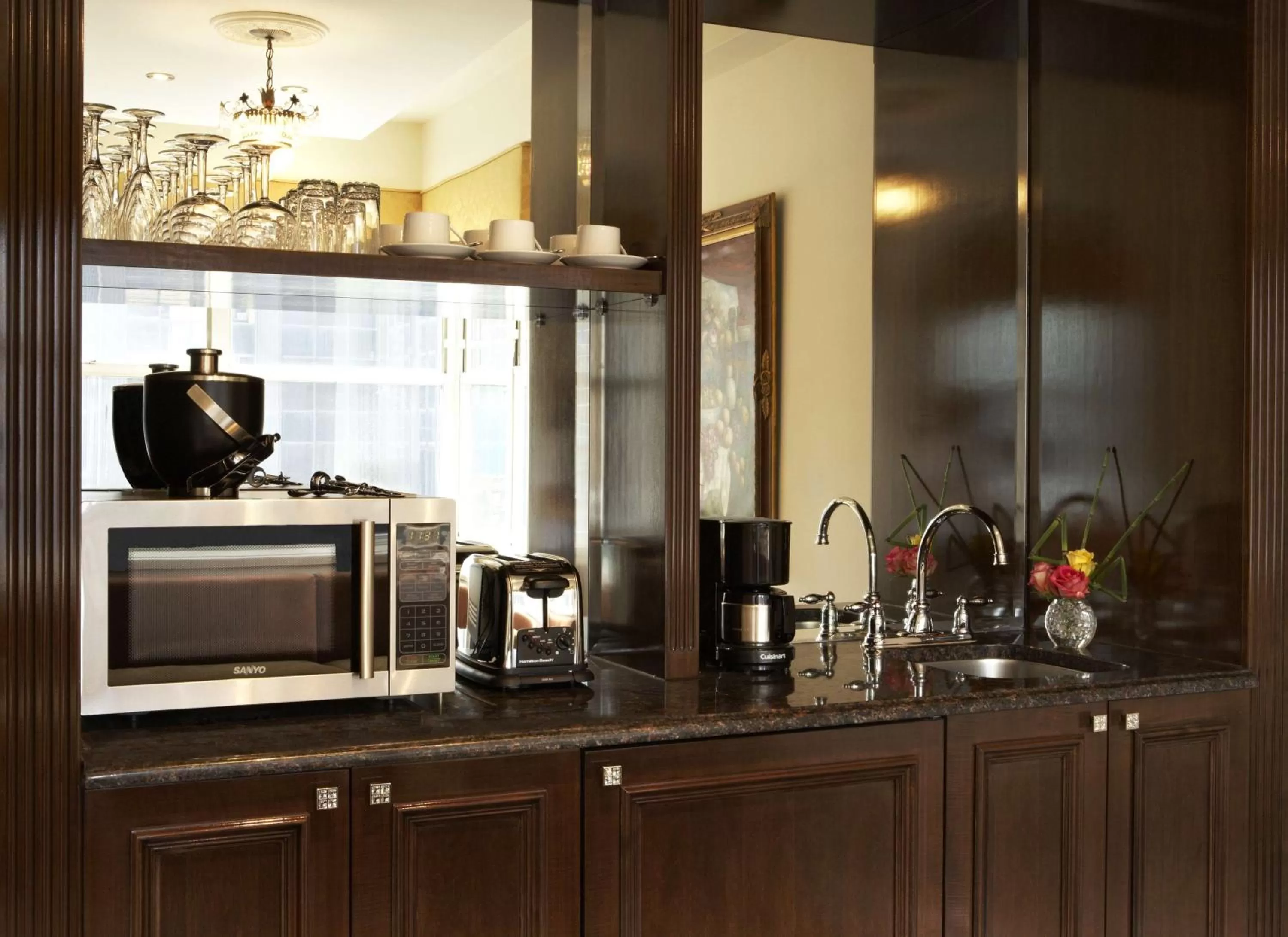 Kitchen or kitchenette, Kitchen/Kitchenette in The Kimberly Hotel